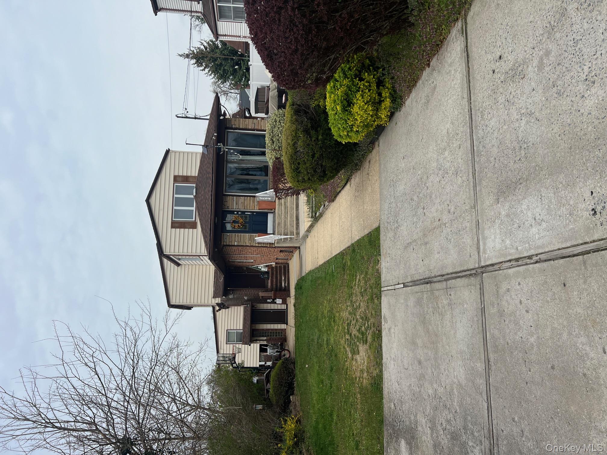 240 Oakley Ave, Elmont, NY 11003, USA property photo