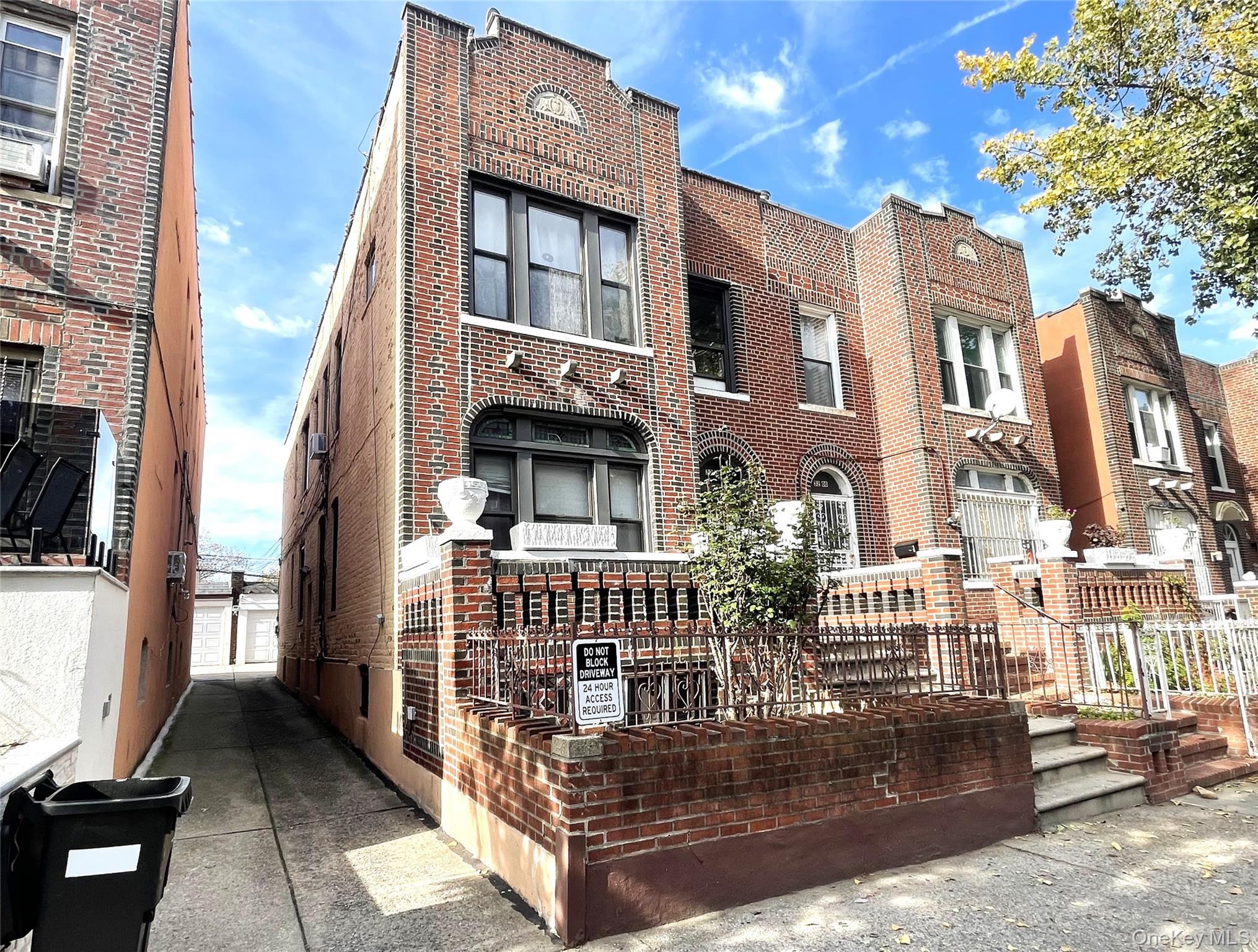 32-10 81st St, Flushing, NY 11370, USA property photo