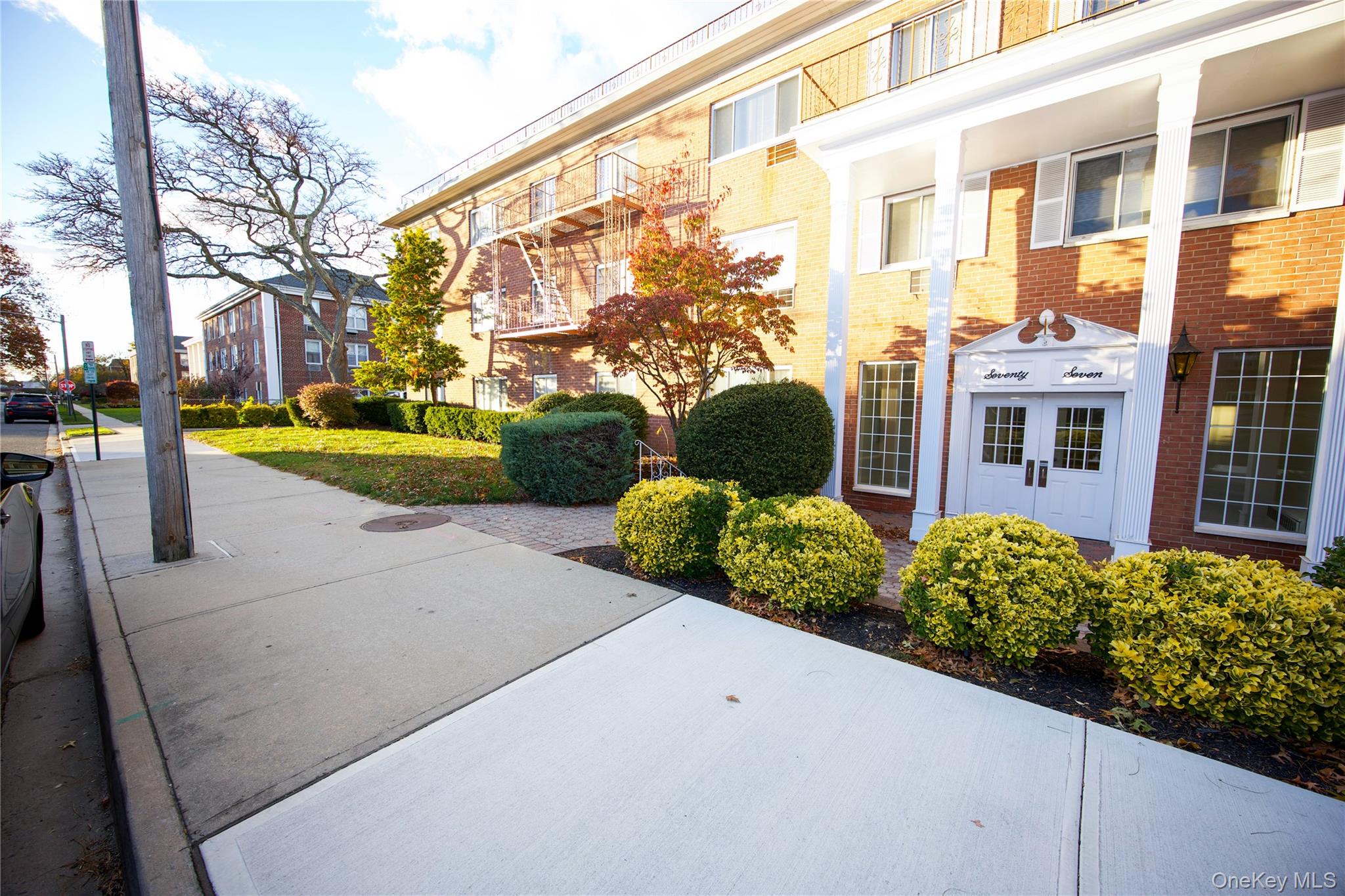 77 Lenox Rd, Rockville Centre, NY 11570, USA property photo