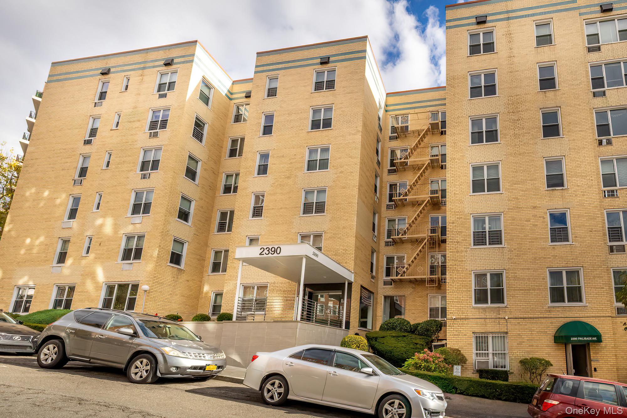 2390 Palisade Ave, Bronx, NY 10463, USA property photo