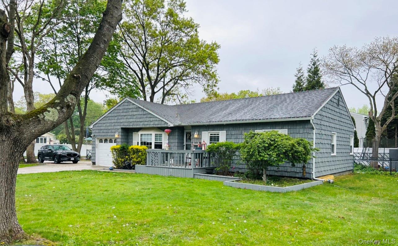 2020 Julia Goldbach Ave, Ronkonkoma, NY 11779, USA property photo
