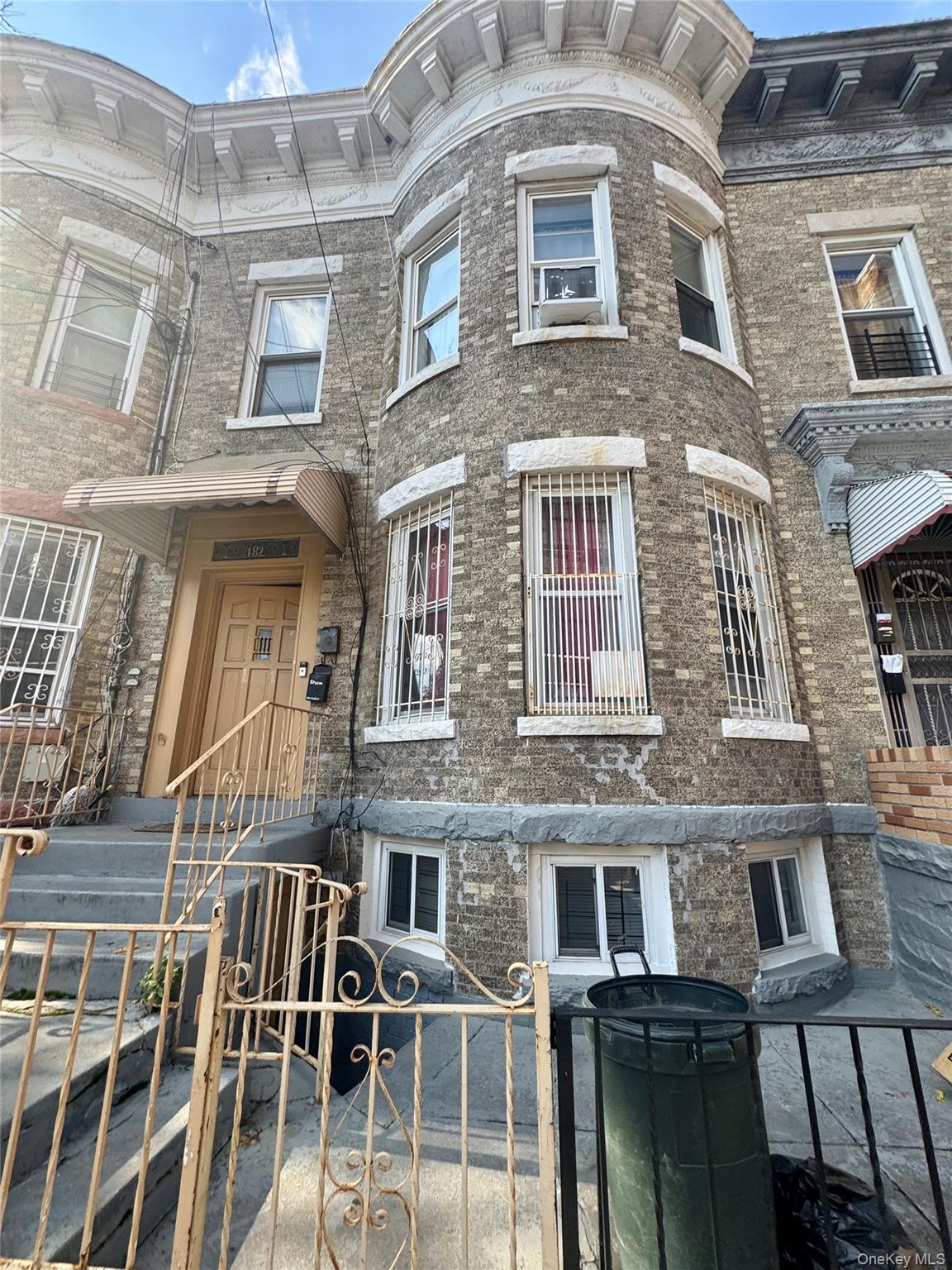 182 Lincoln Ave, Brooklyn, NY 11208, USA property photo