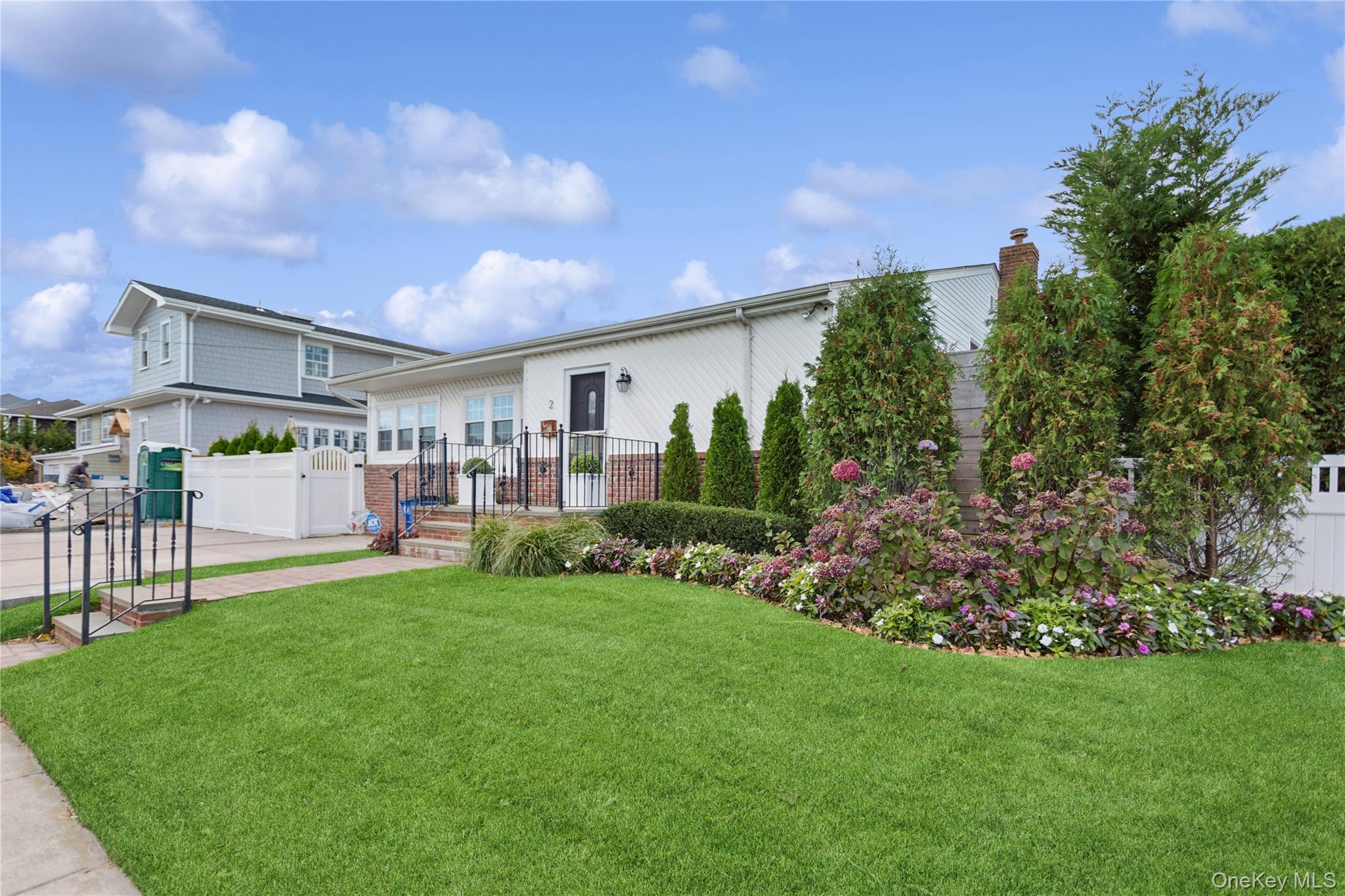 2 Leamington St, Lido Beach, NY 11561, USA property photo