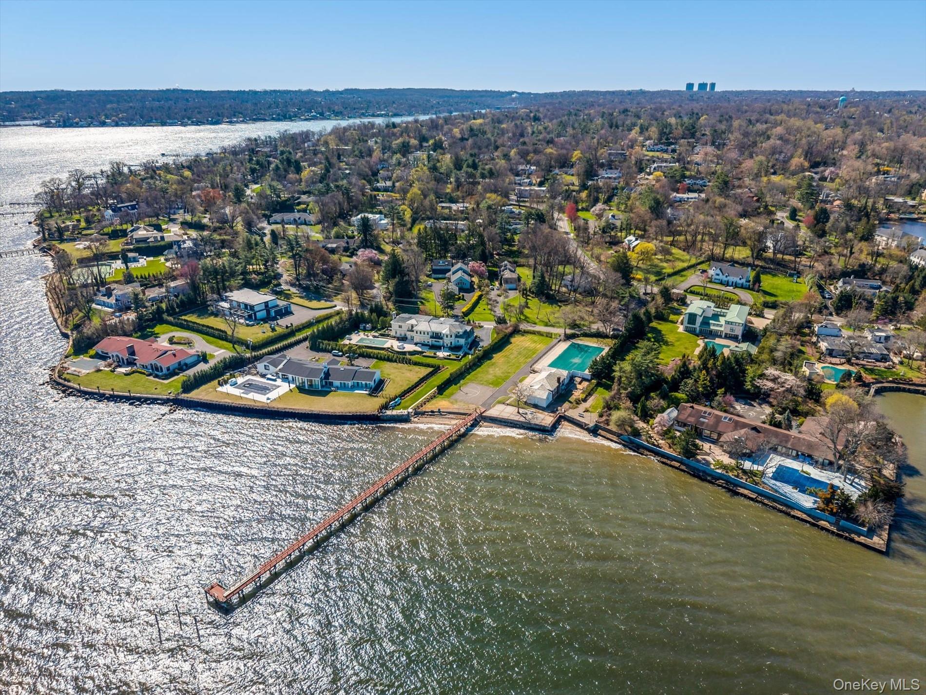 33 Harbour Rd, Kings Point, NY 11024, USA property photo