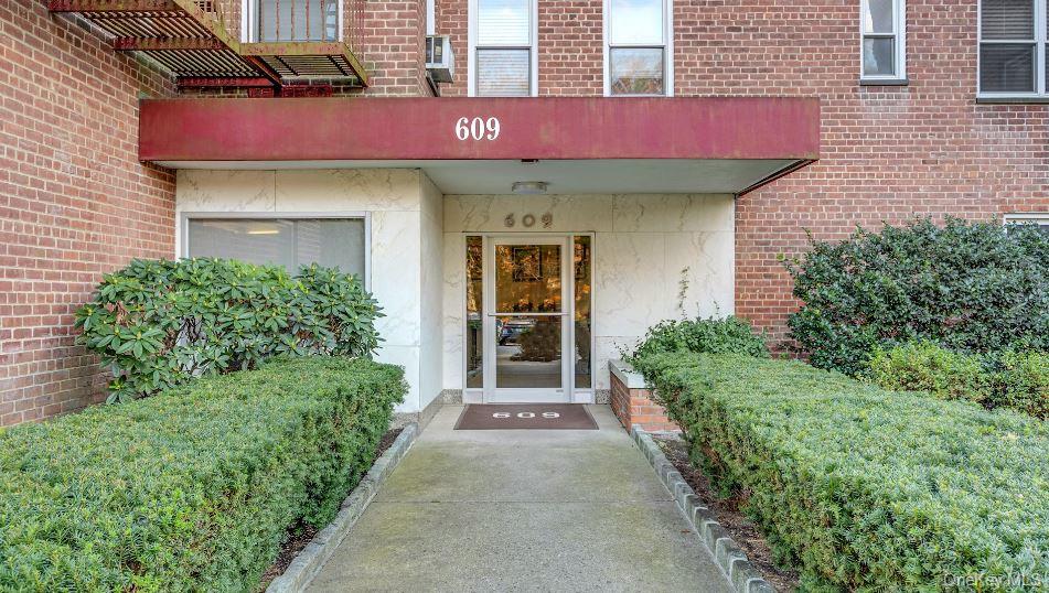 609 Palmer Rd, Yonkers, NY 10701, USA property photo