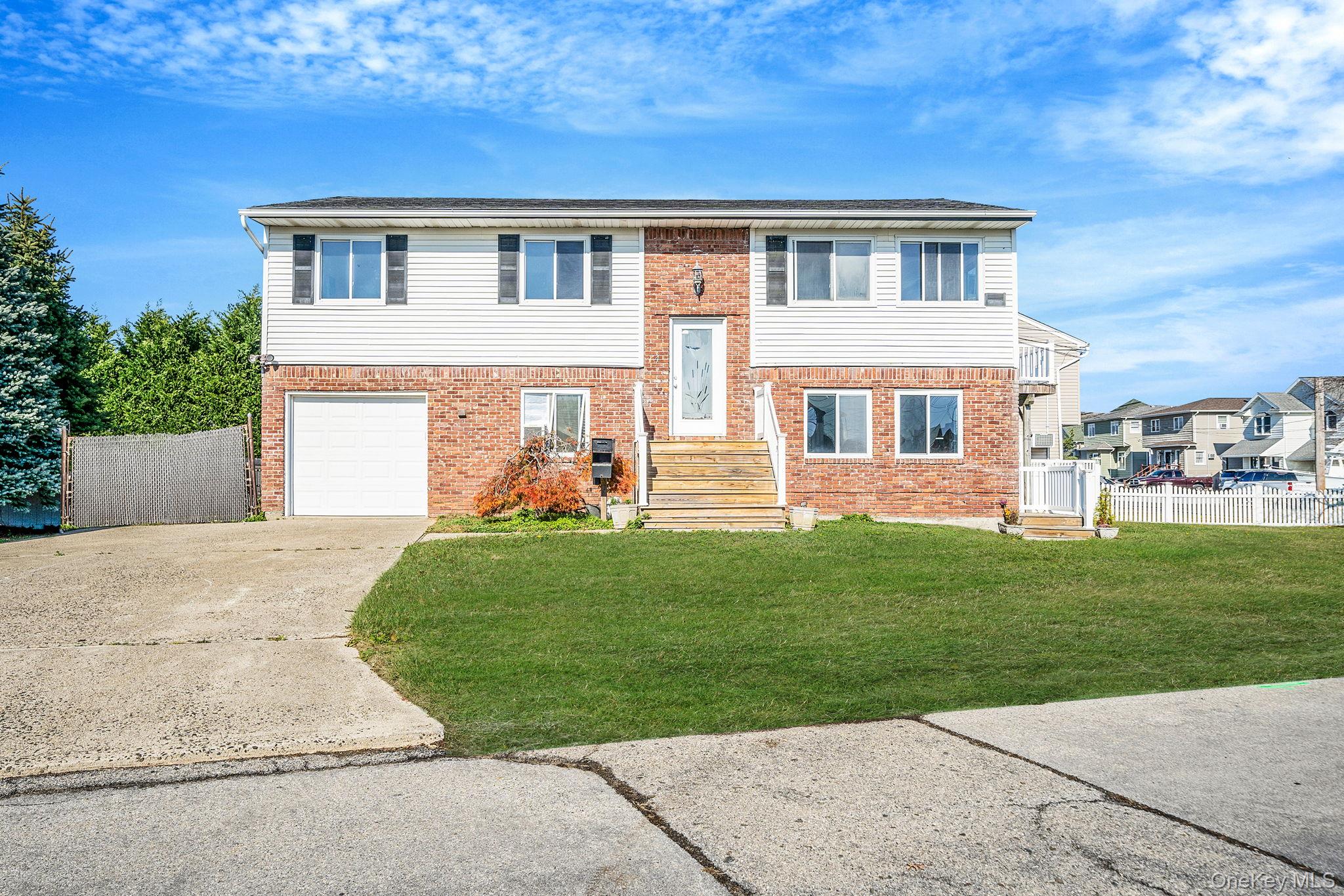4th St, Lindenhurst, NY 11757, USA property photo