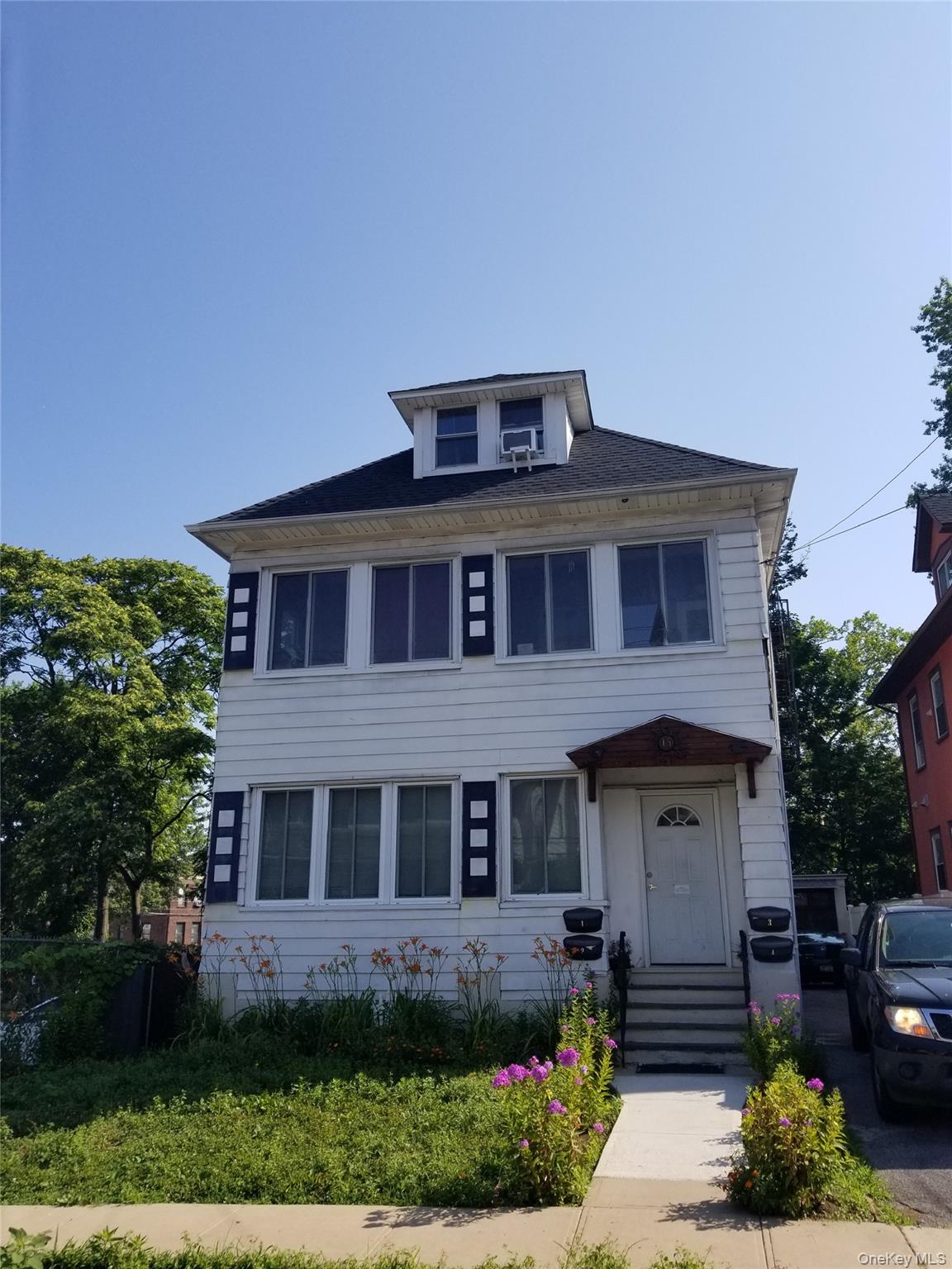 15 Overhill Pl, Yonkers, NY 10704, USA property photo