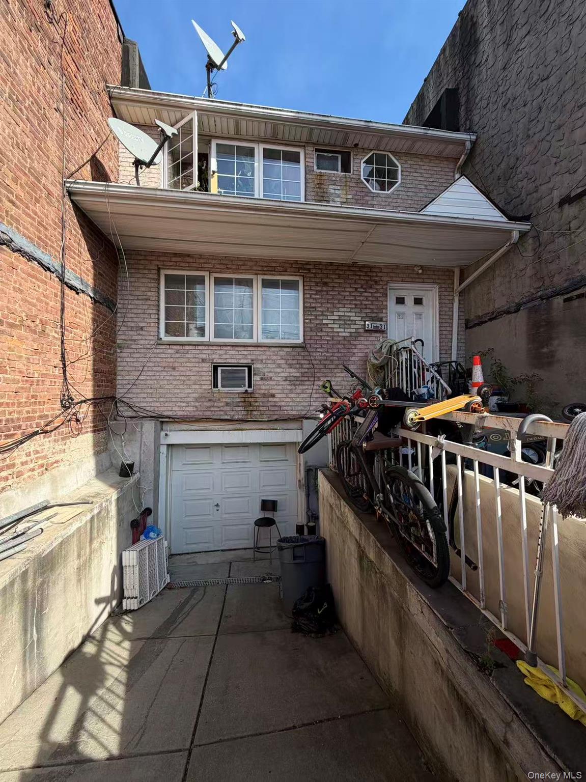 31-31 105th St, Flushing, NY 11369, USA property photo