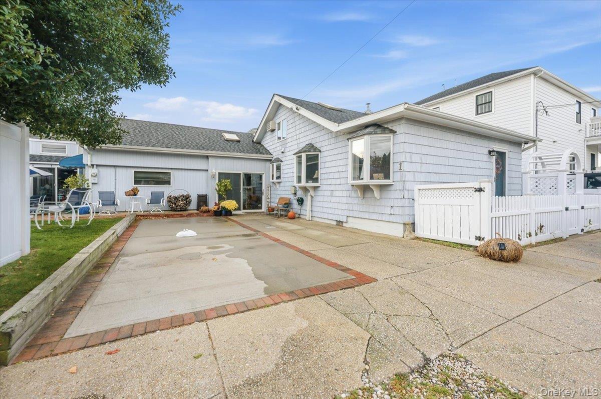 1 Bellmore Ave, Point Lookout, NY 11569, USA property photo
