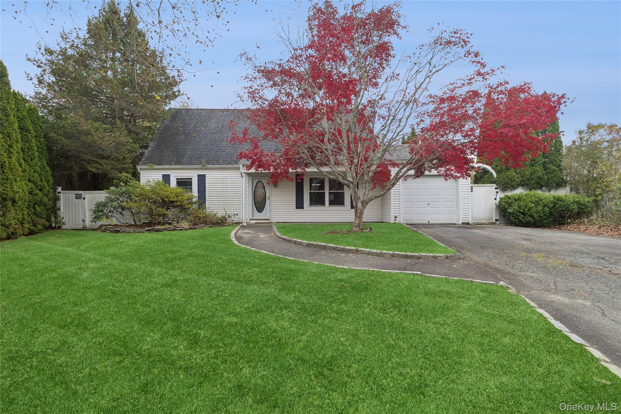 3 Meadowgrass Ln, Southampton, NY 11968, USA property photo