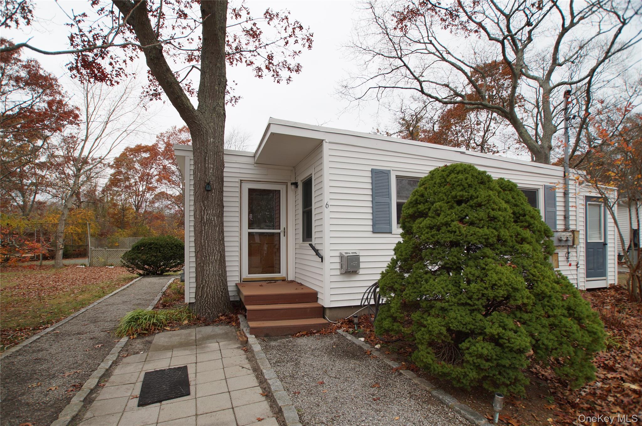 12 E Tiana Rd, Hampton Bays, NY 11946, USA property photo