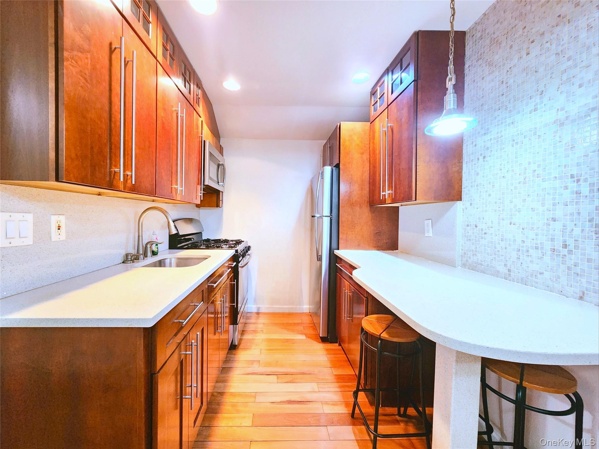 140-18 33rd Ave, Flushing, NY 11354, USA property photo