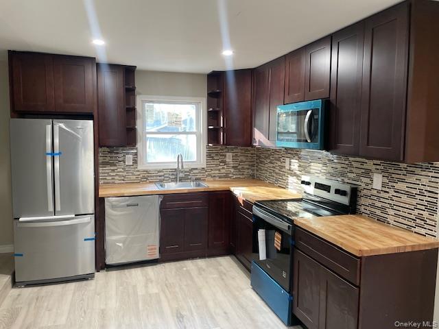 56 Ash St, Central Islip, NY 11722, USA property photo