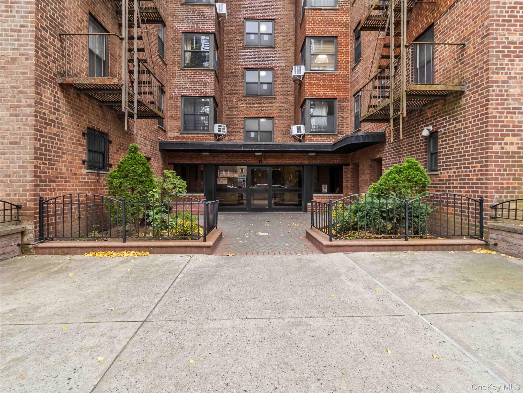 90-10 32nd Ave, East Elmhurst, NY 11369, USA property photo