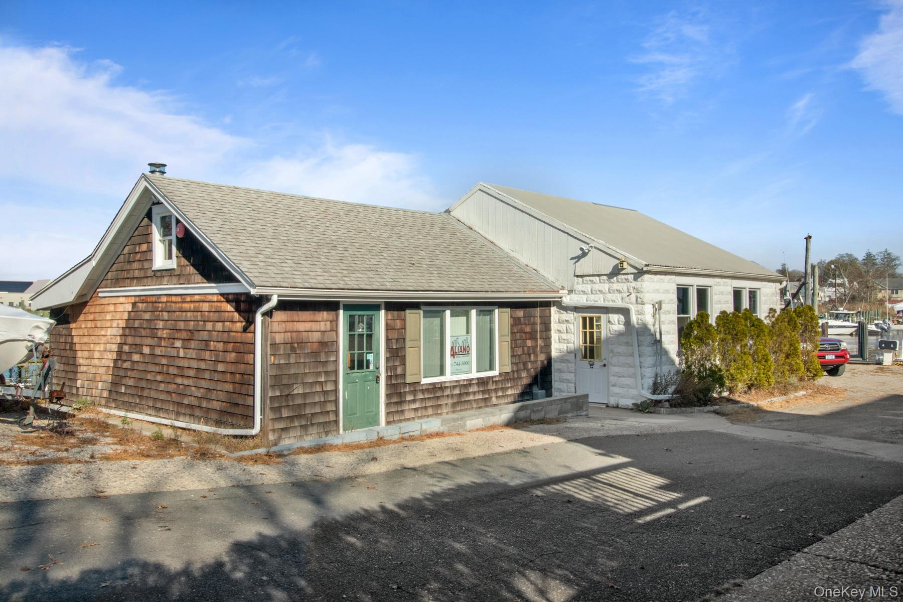 37 Bransford St, Patchogue, NY 11772, USA property photo