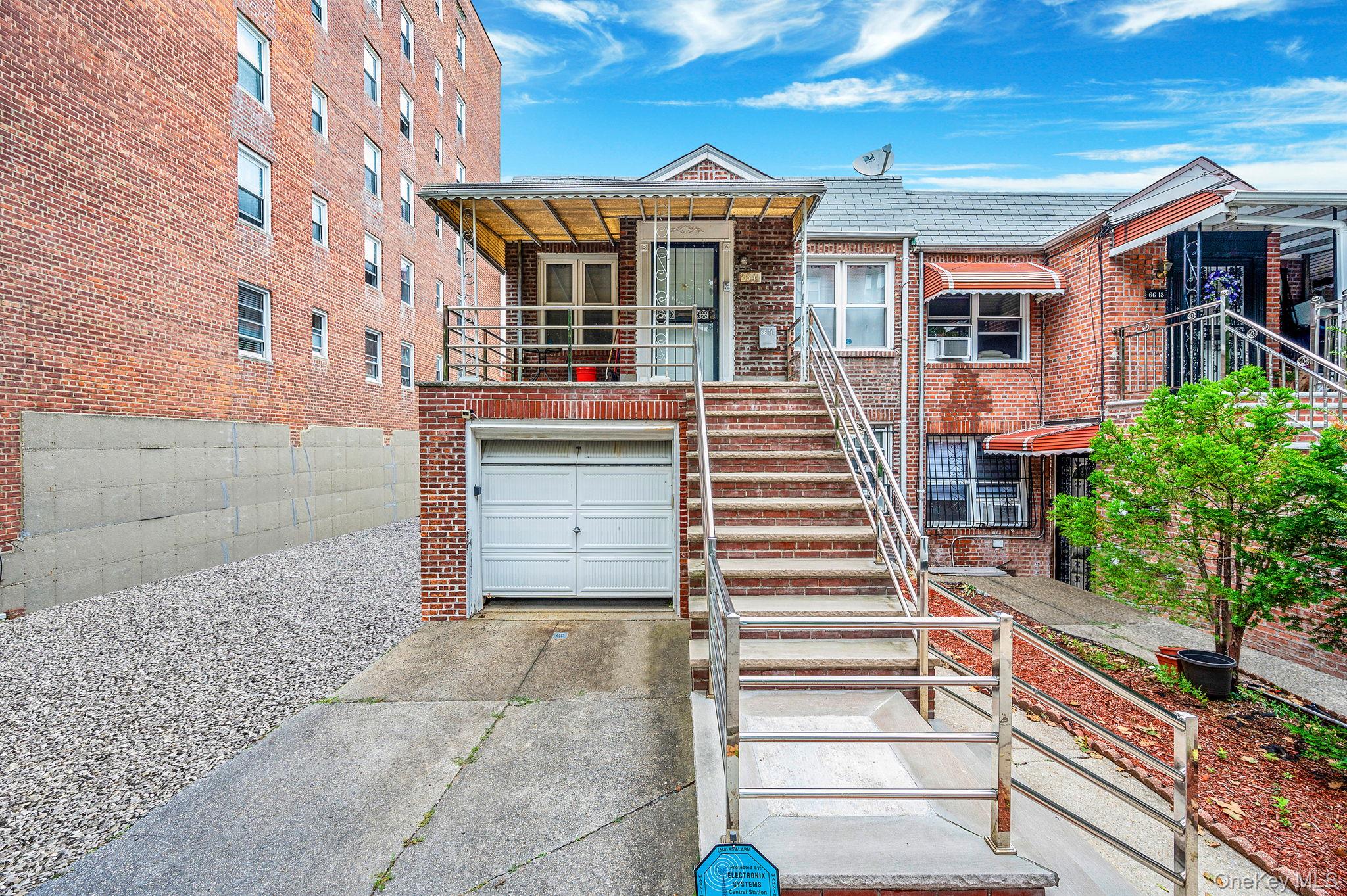 66-11 Burns St, Flushing, NY 11374, USA property photo