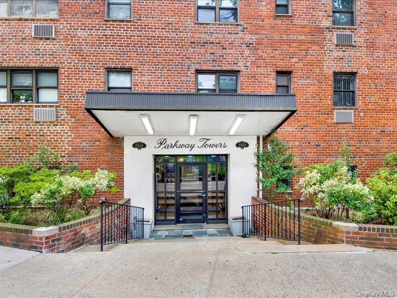 1910 Pelham Pkwy S, Bronx, NY 10461, USA property photo