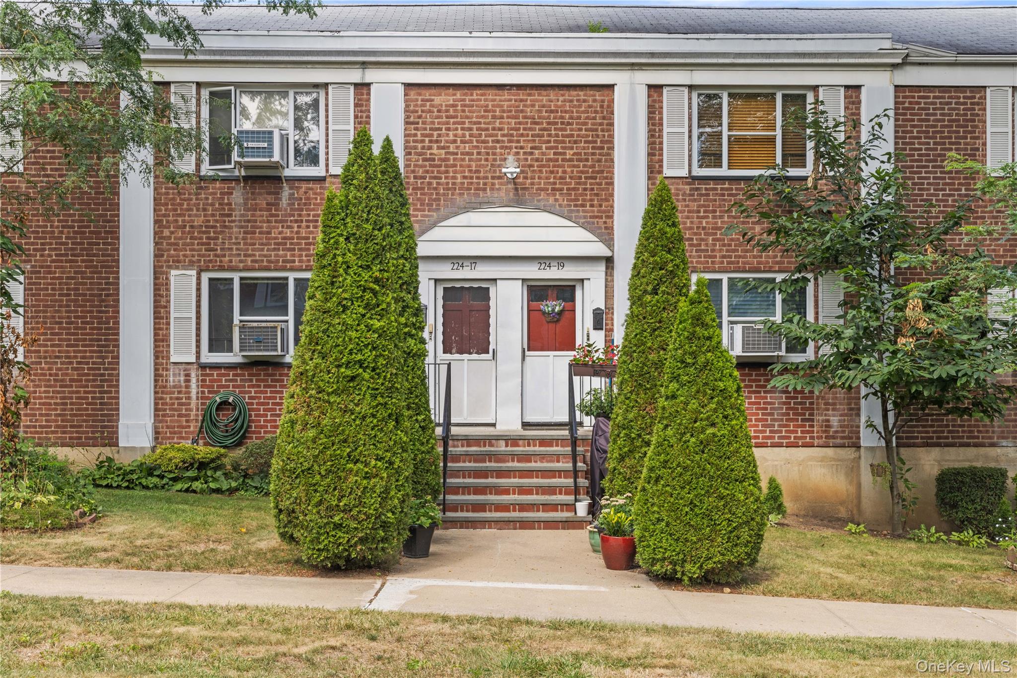 224-17 Manor Rd, Queens, NY 11427, USA property photo
