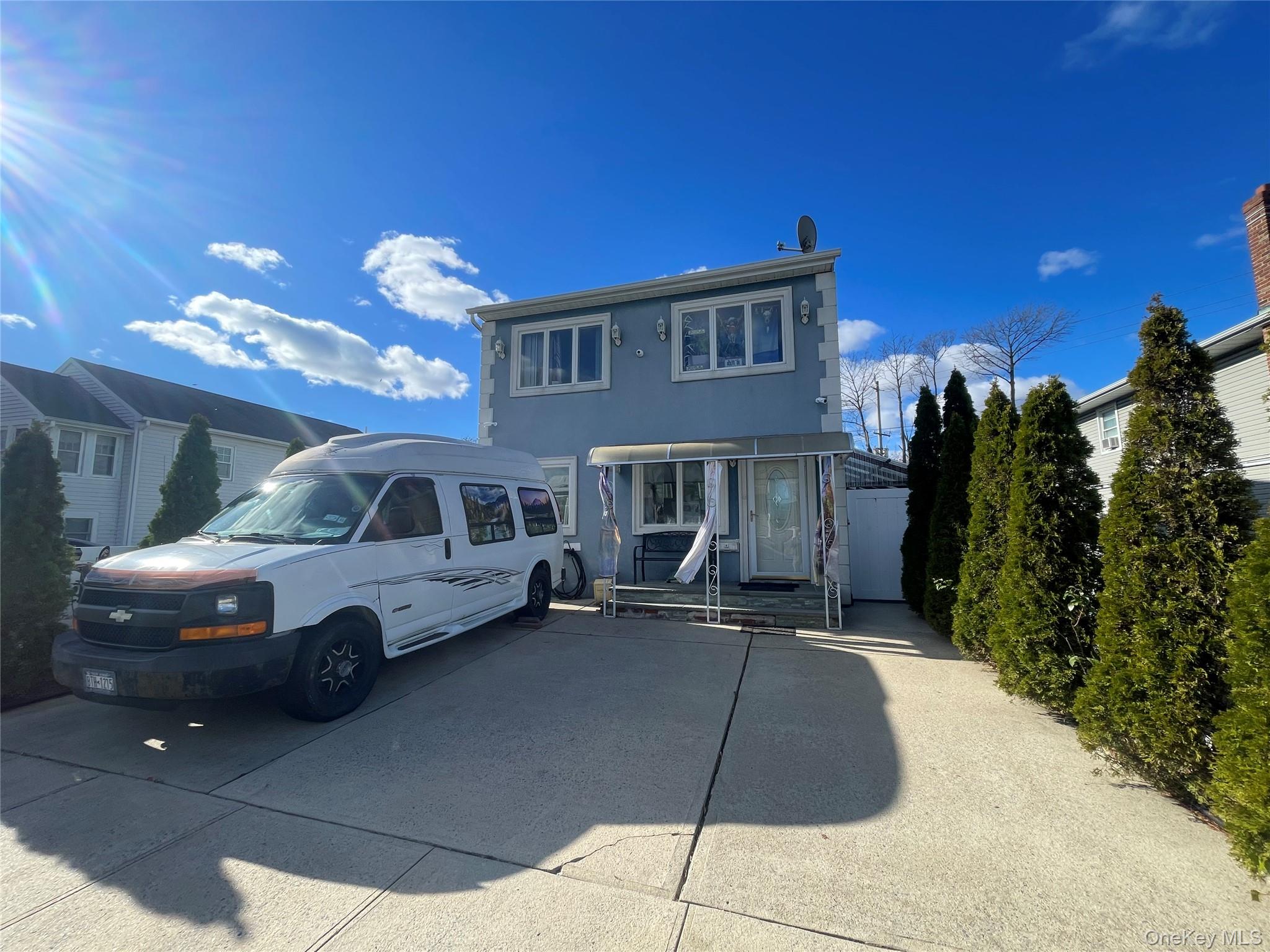 104 Ostend Rd, Island Park, NY 11558, USA property photo