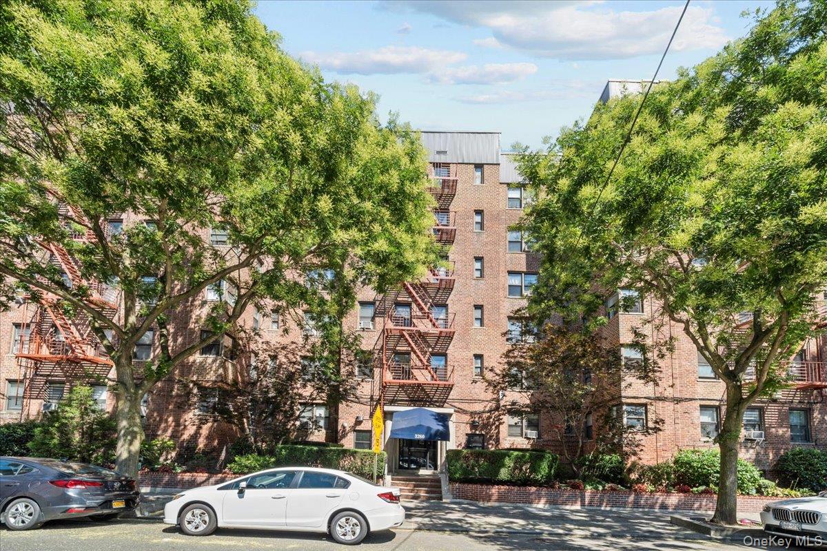 3260 Netherland Ave, Bronx, NY 10463, USA property photo