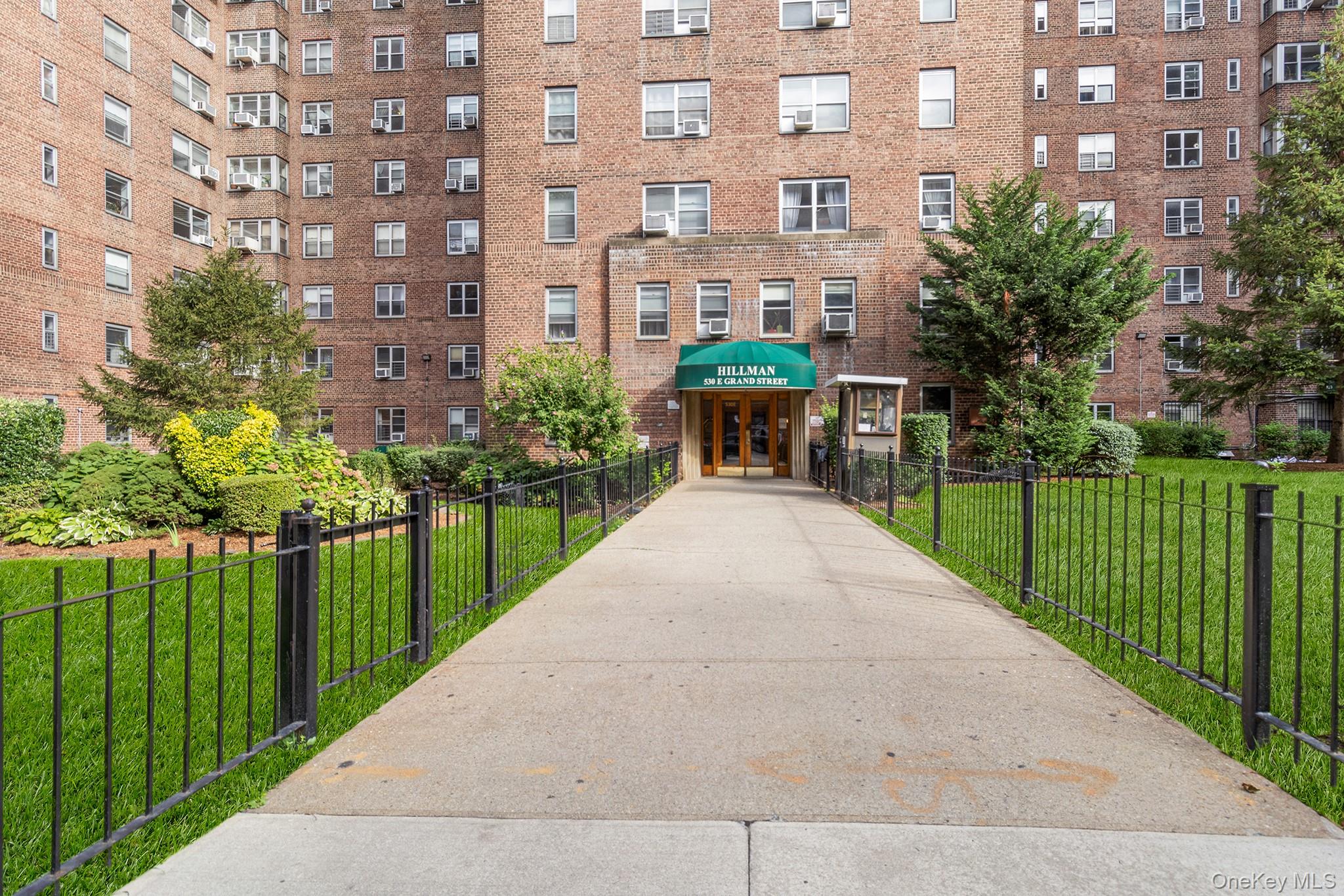 530 Grand St, New York, NY 10002, USA property photo