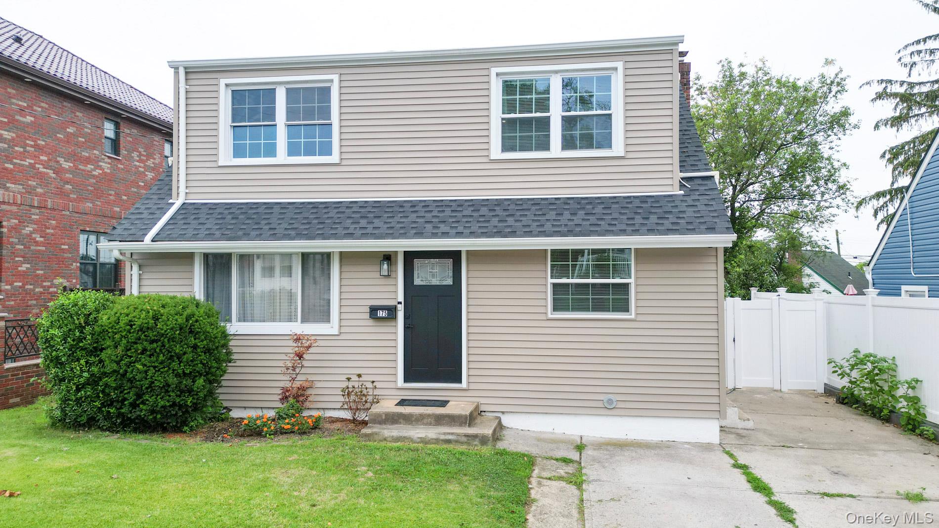 175 Arthur Ave, South Floral Park, NY 11001, USA property photo