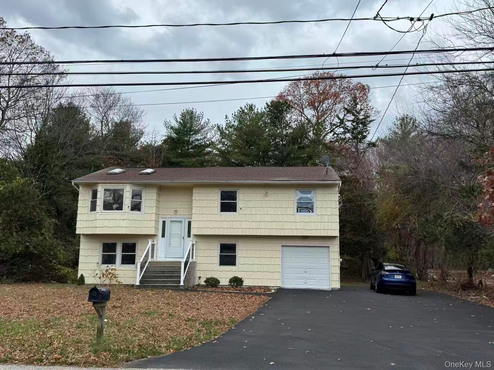 20 Westfield Rd, Coram, NY 11727, USA property photo