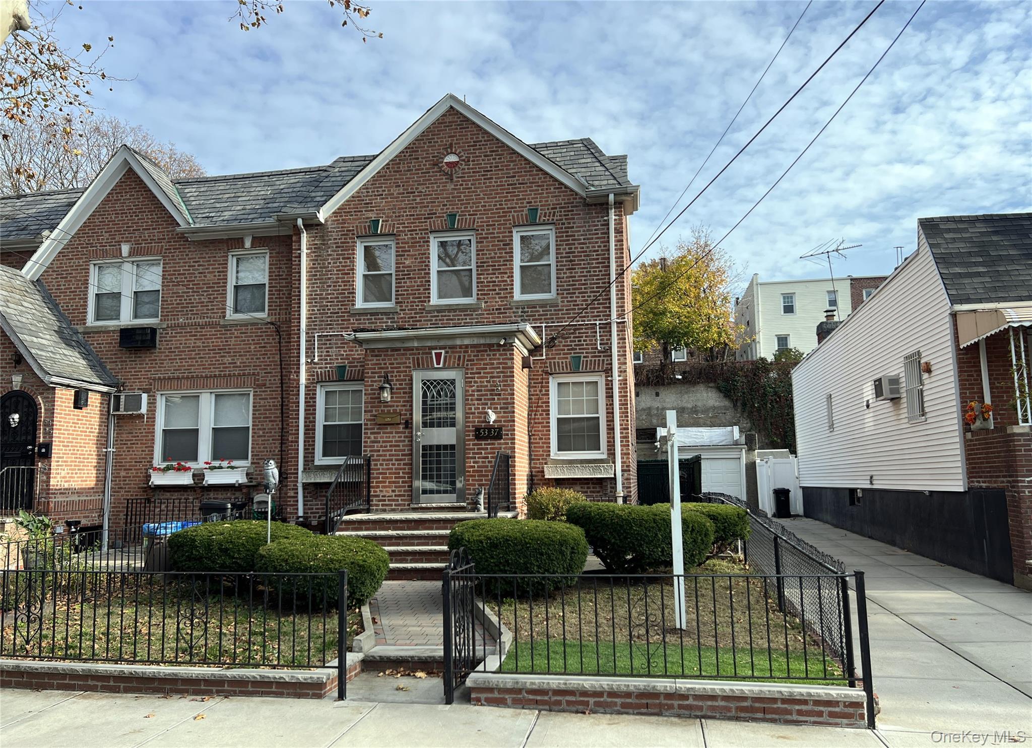 53-37 62nd St, Flushing, NY 11378, USA property photo