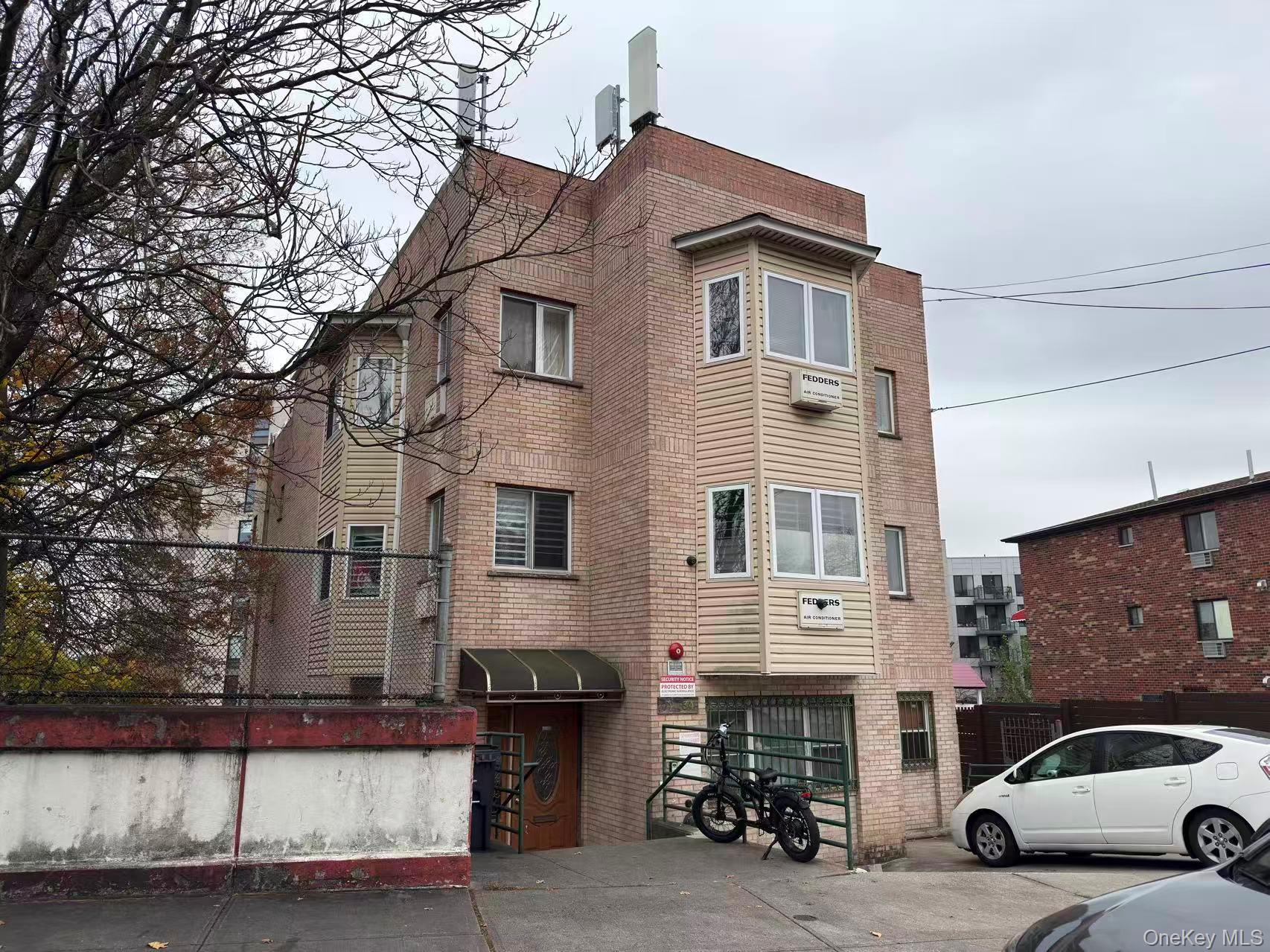 72-34 45th Ave, Flushing, NY 11377, USA property photo
