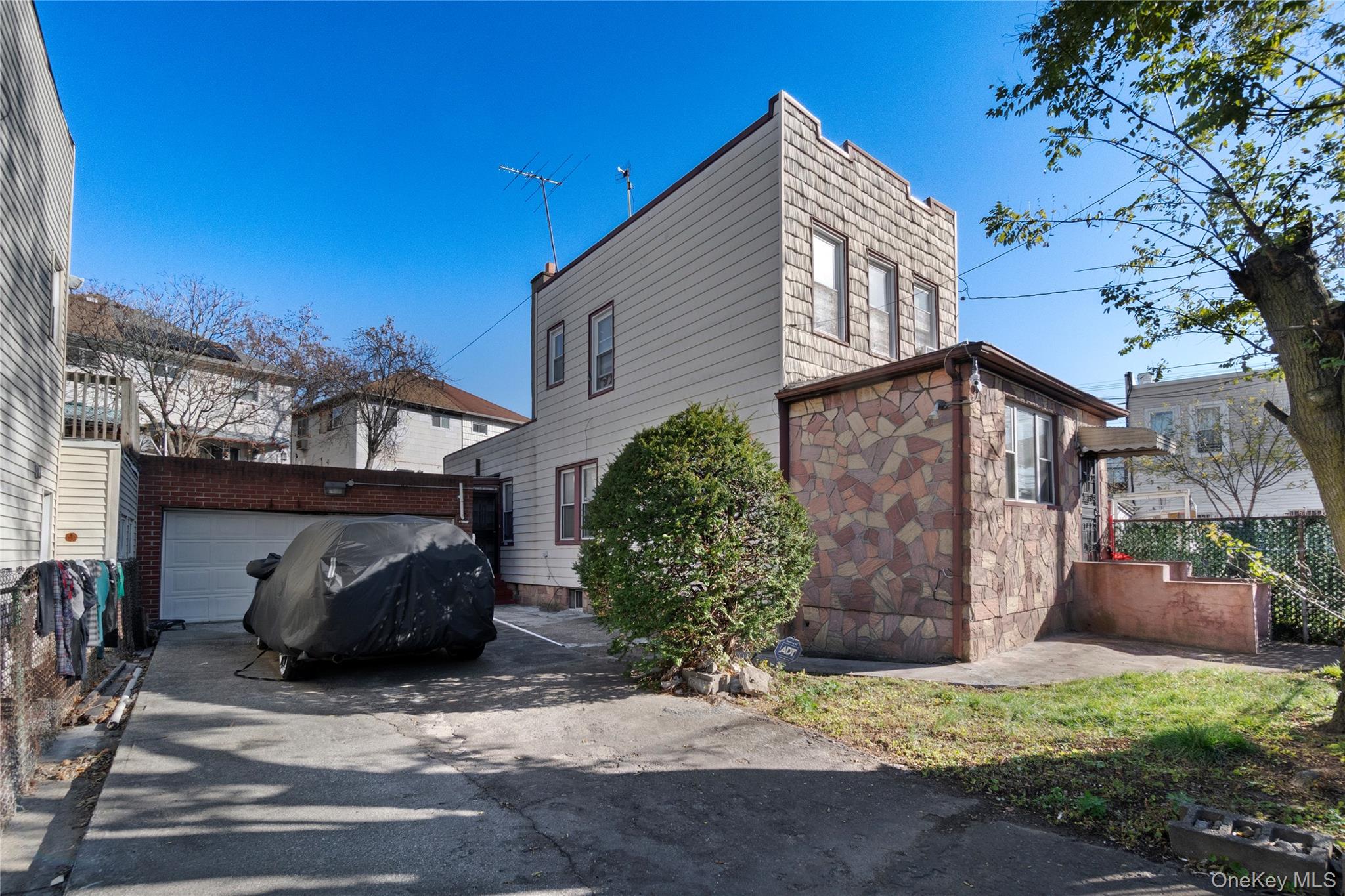 665 Varkens Hook Rd, Brooklyn, NY 11236, USA property photo