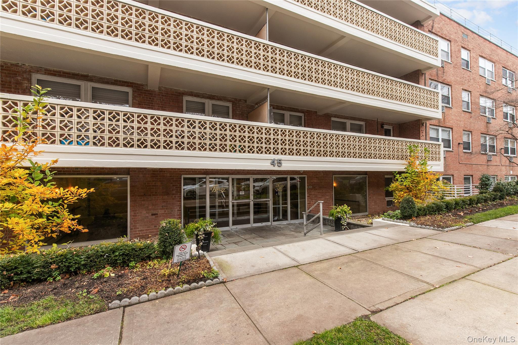45 Hill Park Ave, Great Neck Plaza, NY 11021, USA property photo