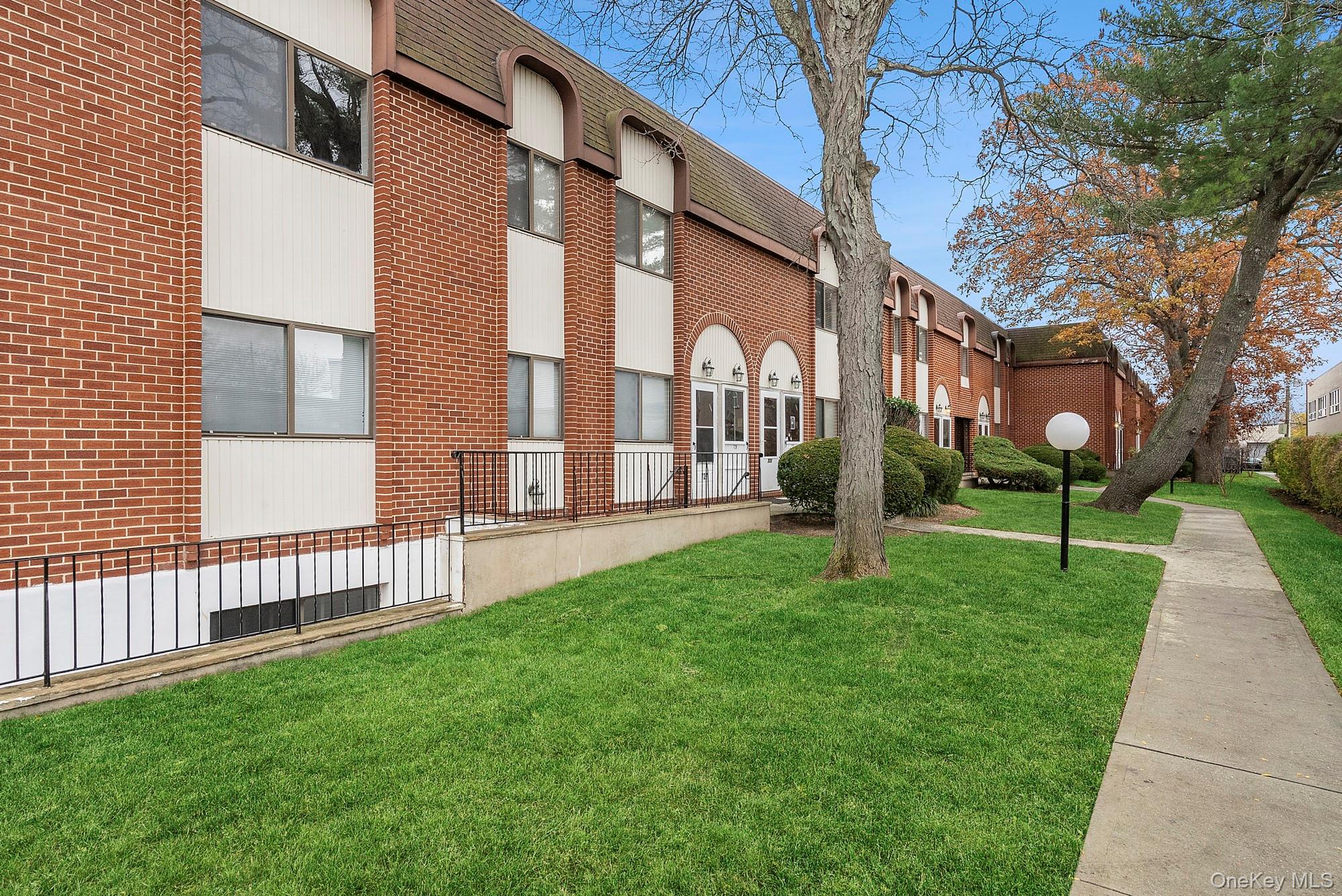 140 McGlynn Pl, Cedarhurst, NY 11516, USA property photo