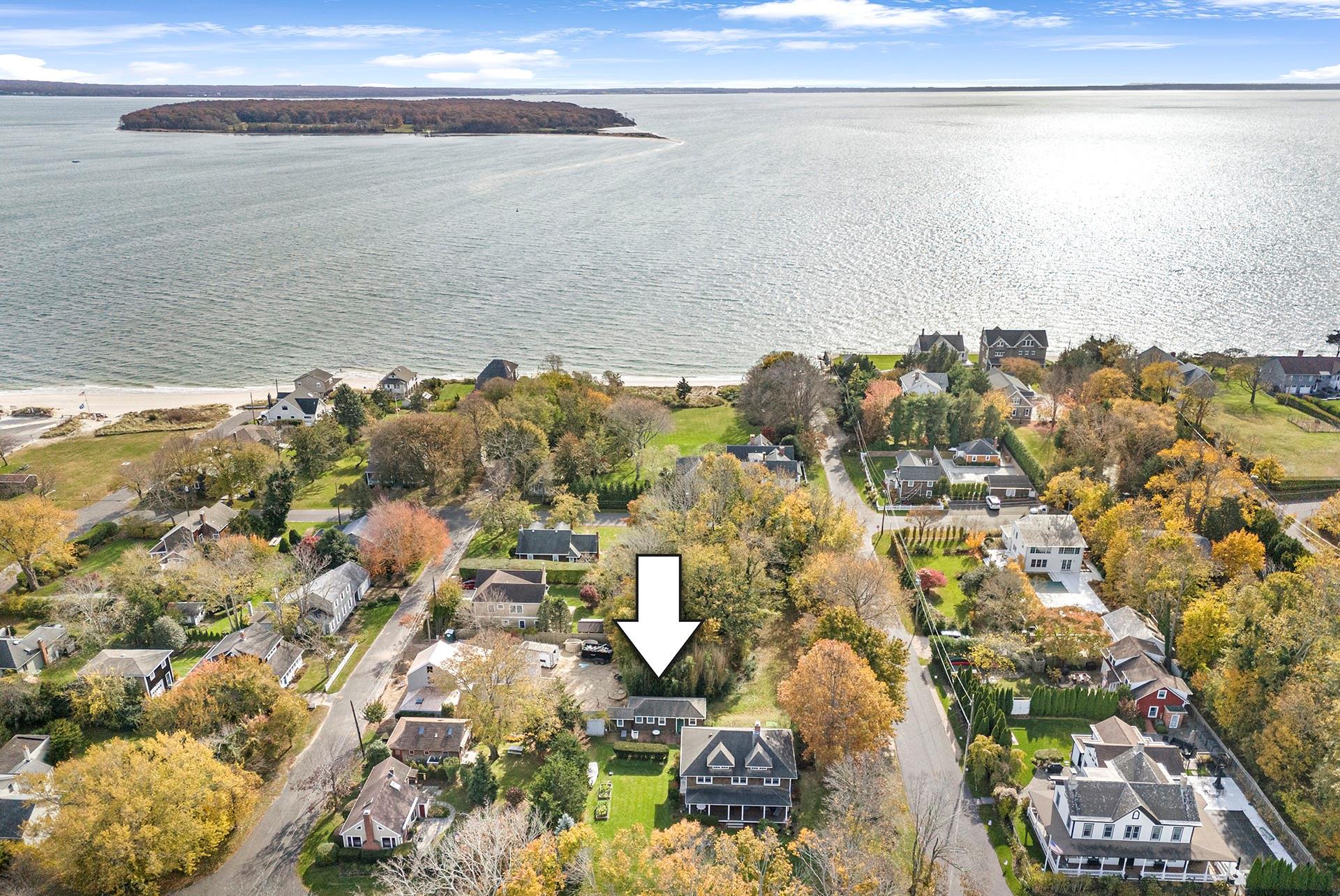 16640 Main St, New Suffolk, NY 11956, USA property photo