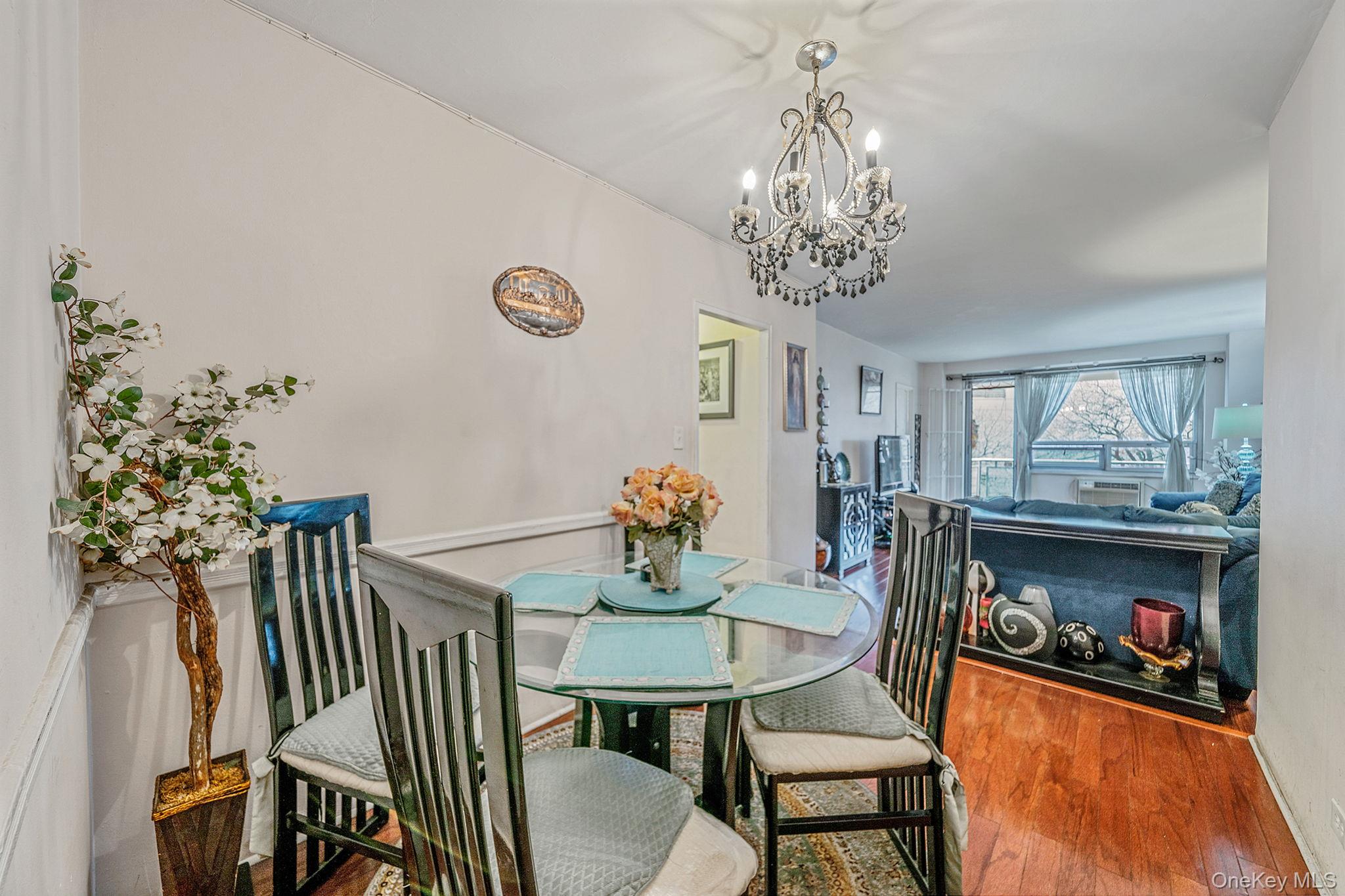 61-25 97th St, Rego Park, NY 11374, USA property photo