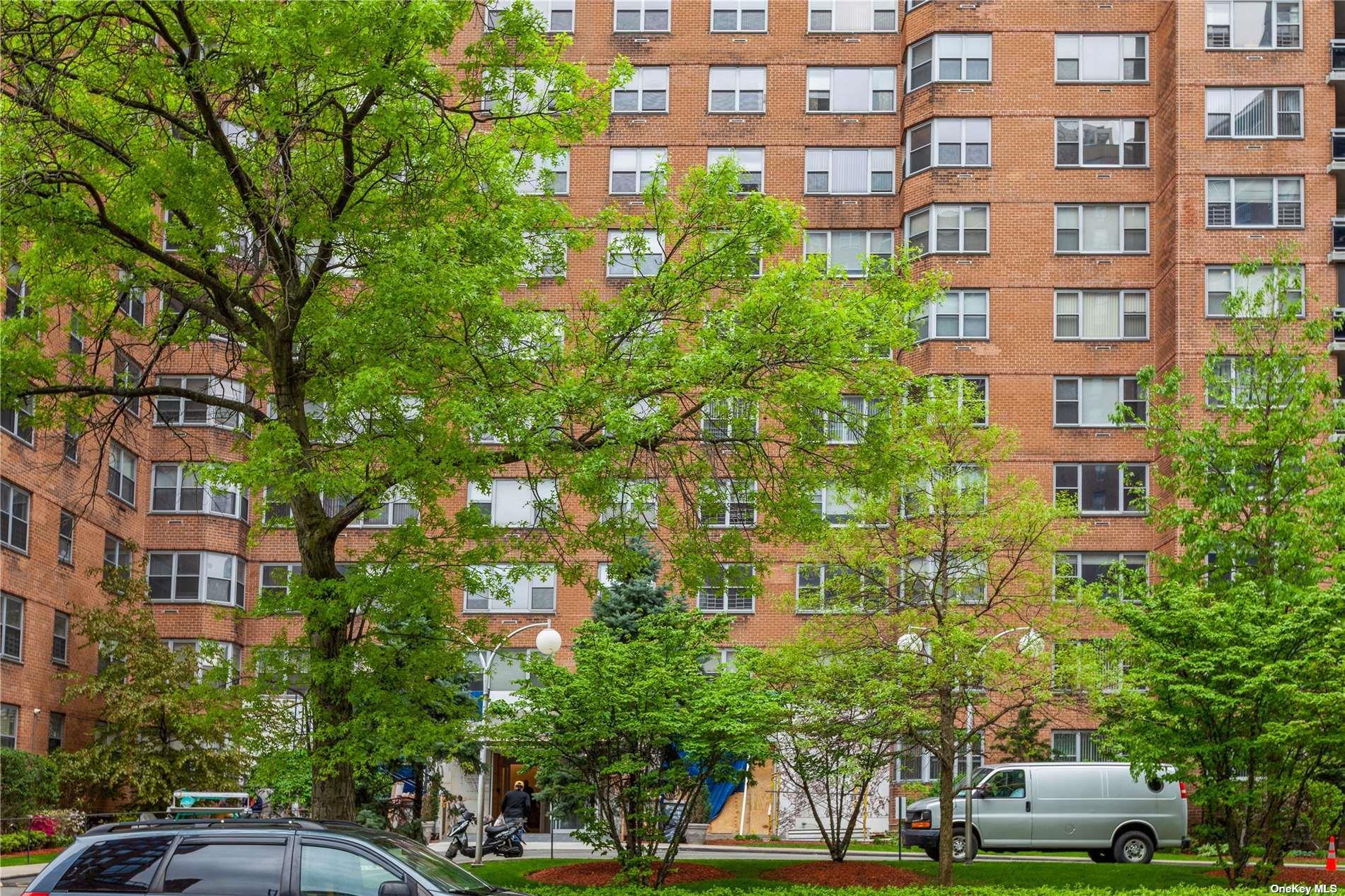 70-25 Yellowstone Boulevard Unit 12O Forest Hills, NY 11375 property photo
