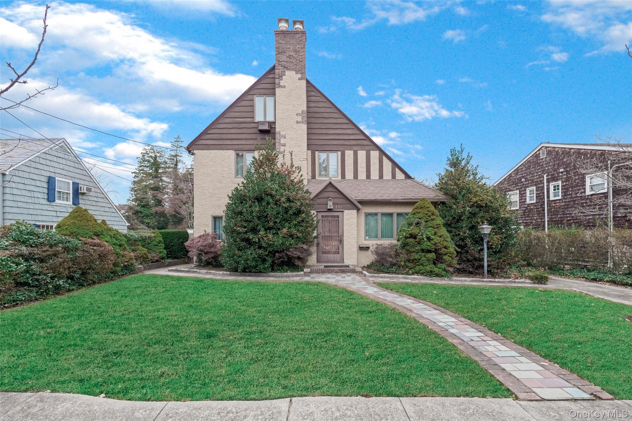 3-31 Richmond Rd, Douglaston, NY 11363, USA property photo