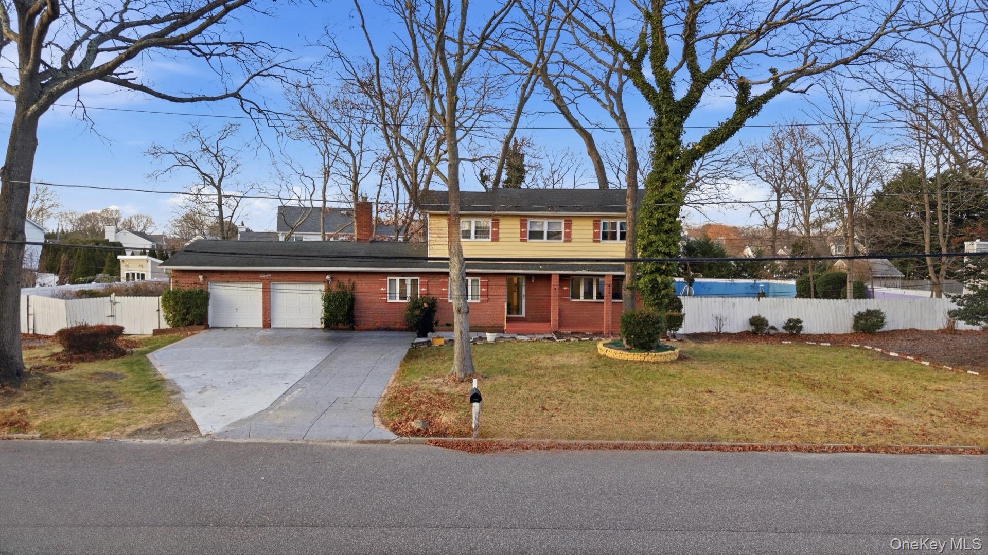11 Val Ct, Holbrook, NY 11741, USA property photo