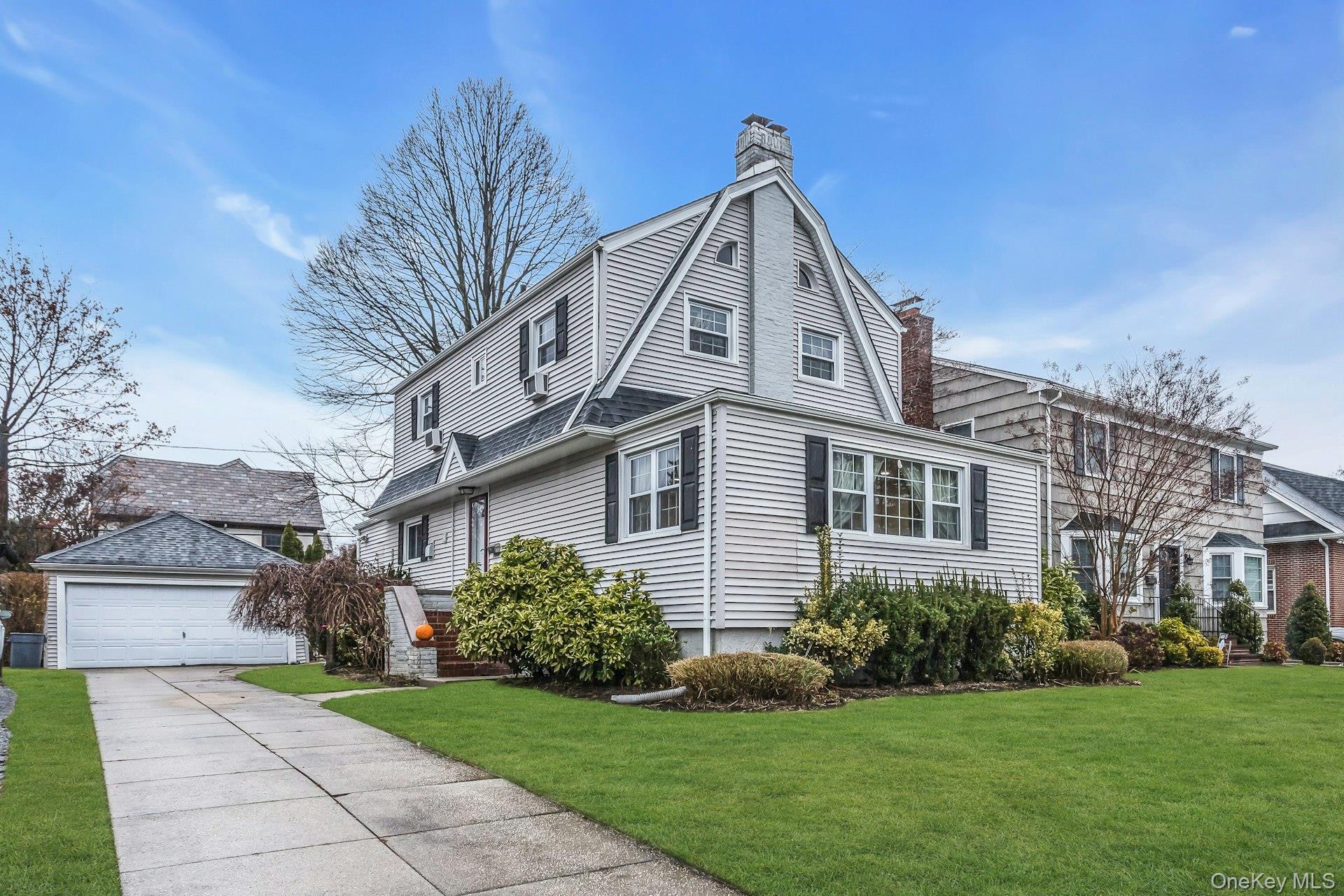 55 Willow St, Garden City, NY 11530, USA property photo