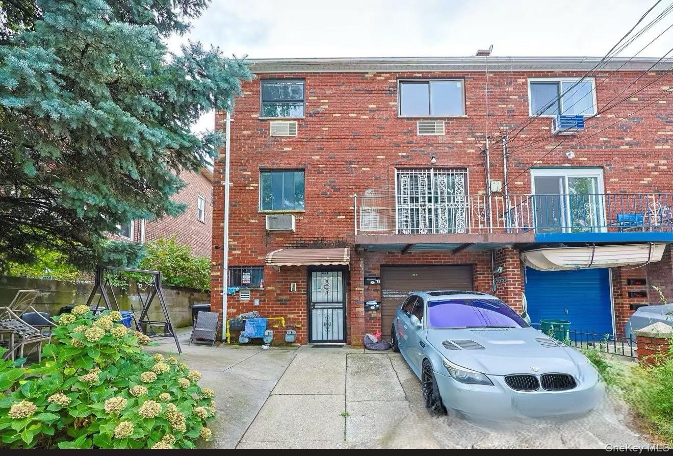 541 Logan Ave, Bronx, NY 10465, USA property photo
