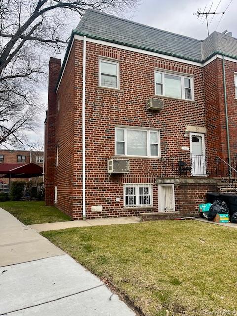 85-01 67th Dr, Flushing, NY 11374, USA property photo