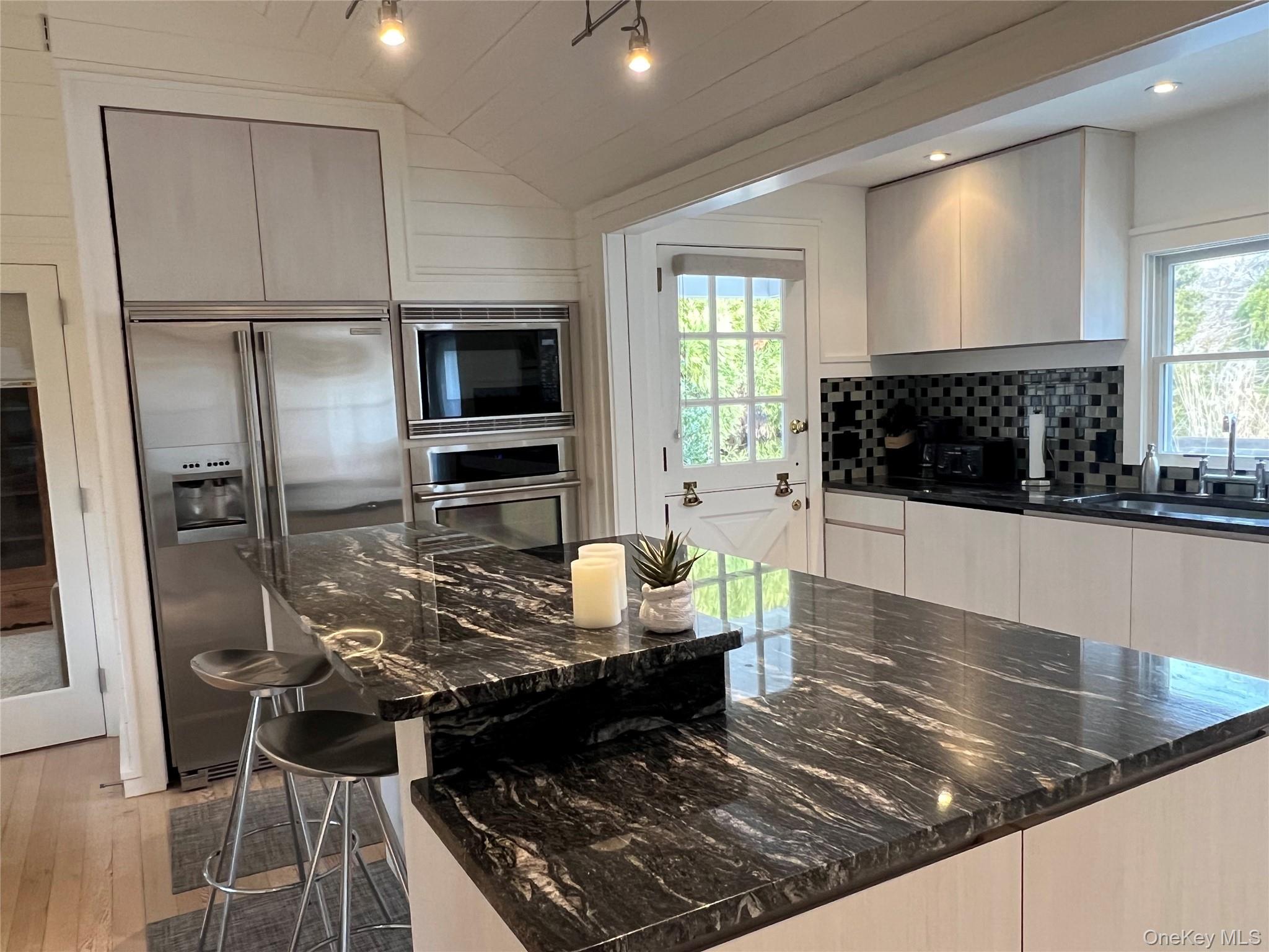 42 N Menantic Rd, Shelter Island, NY 11964, USA property photo