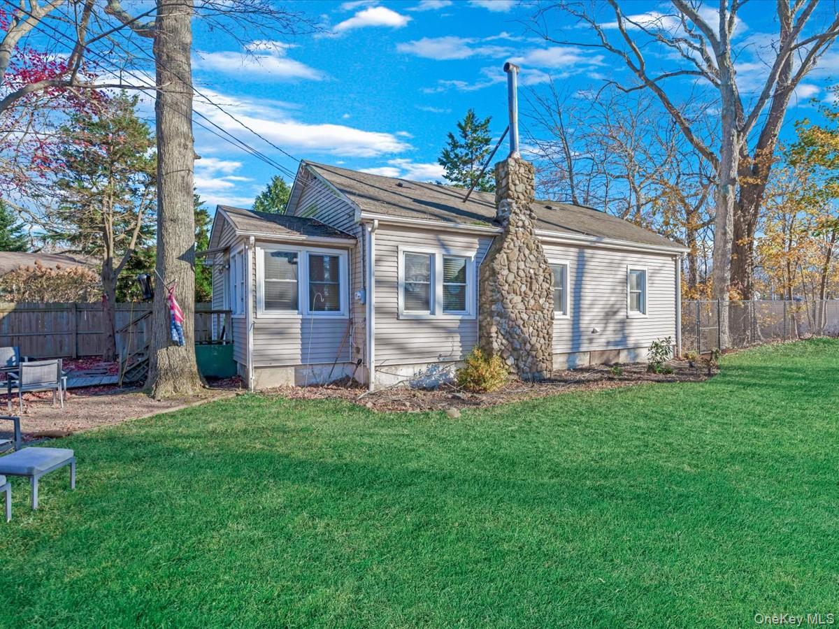 29 Parkside Ave, Miller Place, NY 11764, USA property photo
