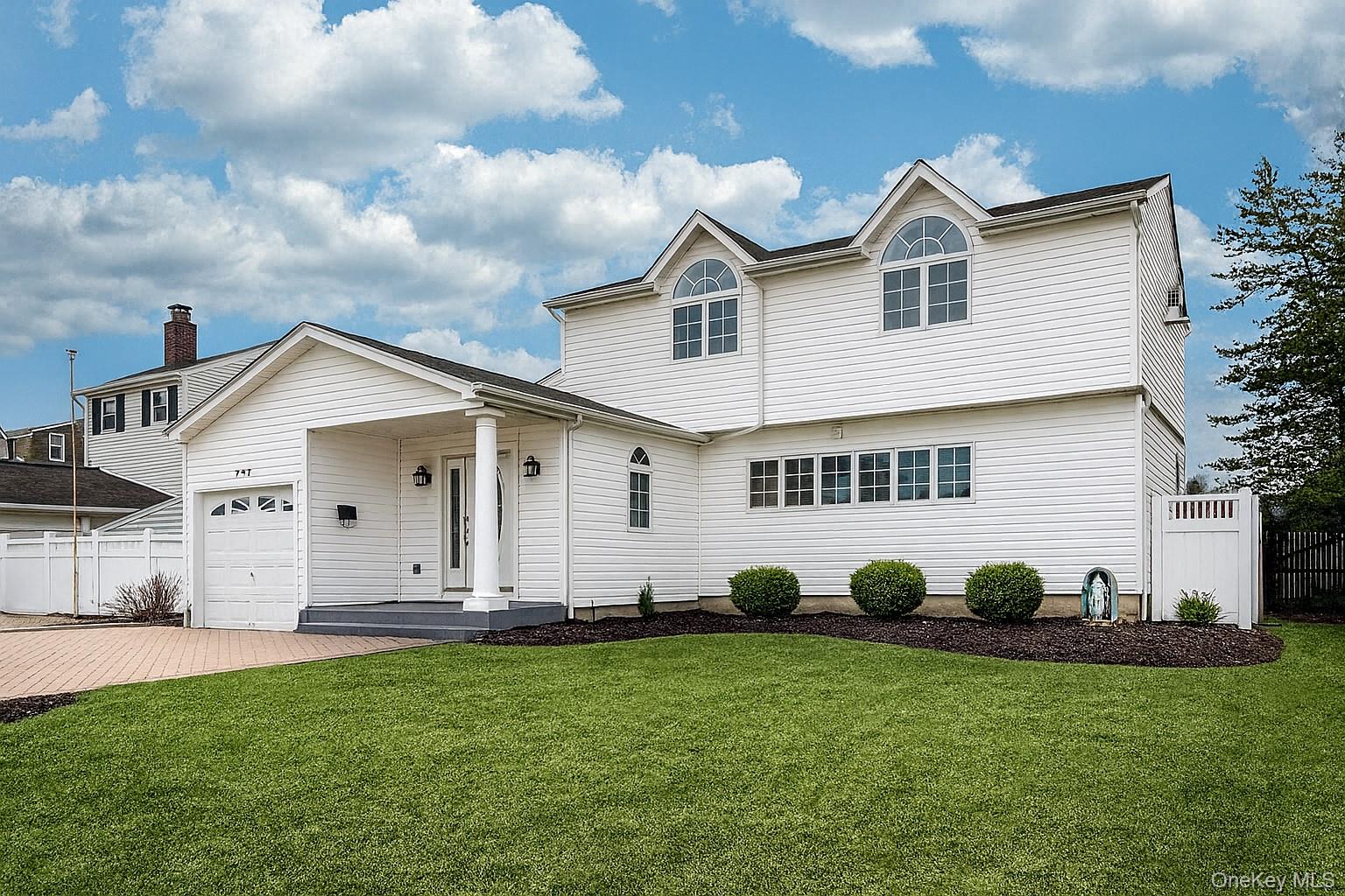 204A Broadway Massapequa Park, NY 11762 property photo