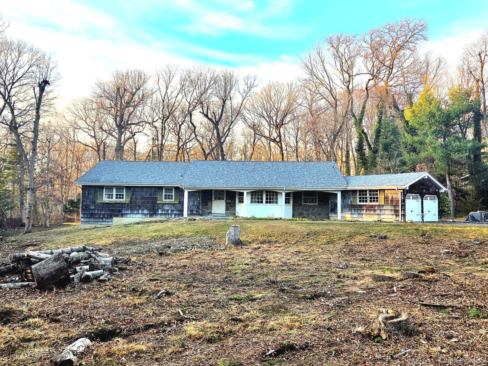 9 Weaver Ln, Dix Hills, NY 11746, USA property photo
