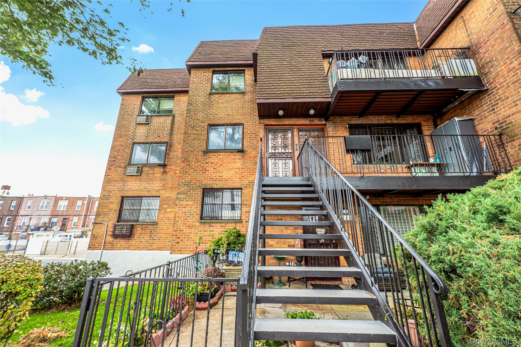 74-49 Calamus Cir, Elmhurst, NY 11373, USA property photo