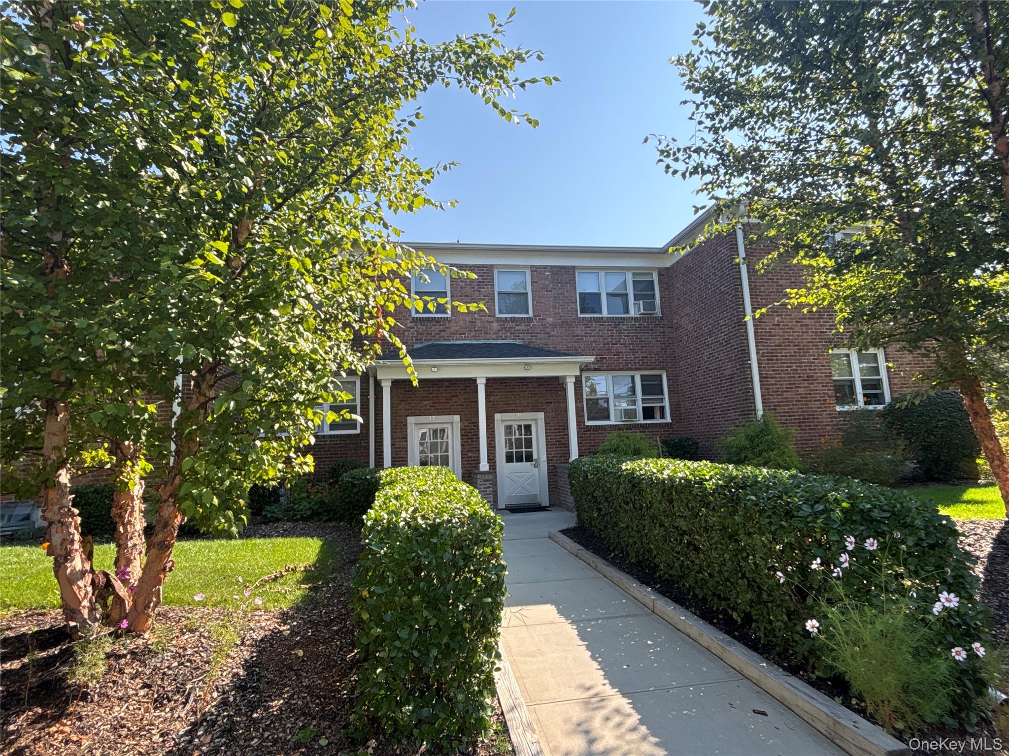 37 Spruce St, Great Neck, NY 11021, USA property photo