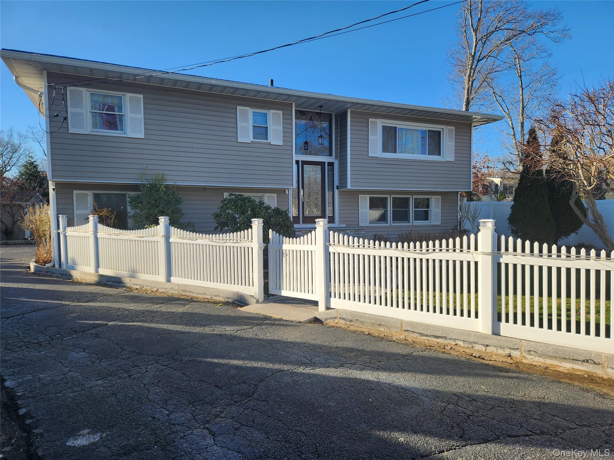 27 Estates Ln, Shoreham, NY 11786, USA property photo