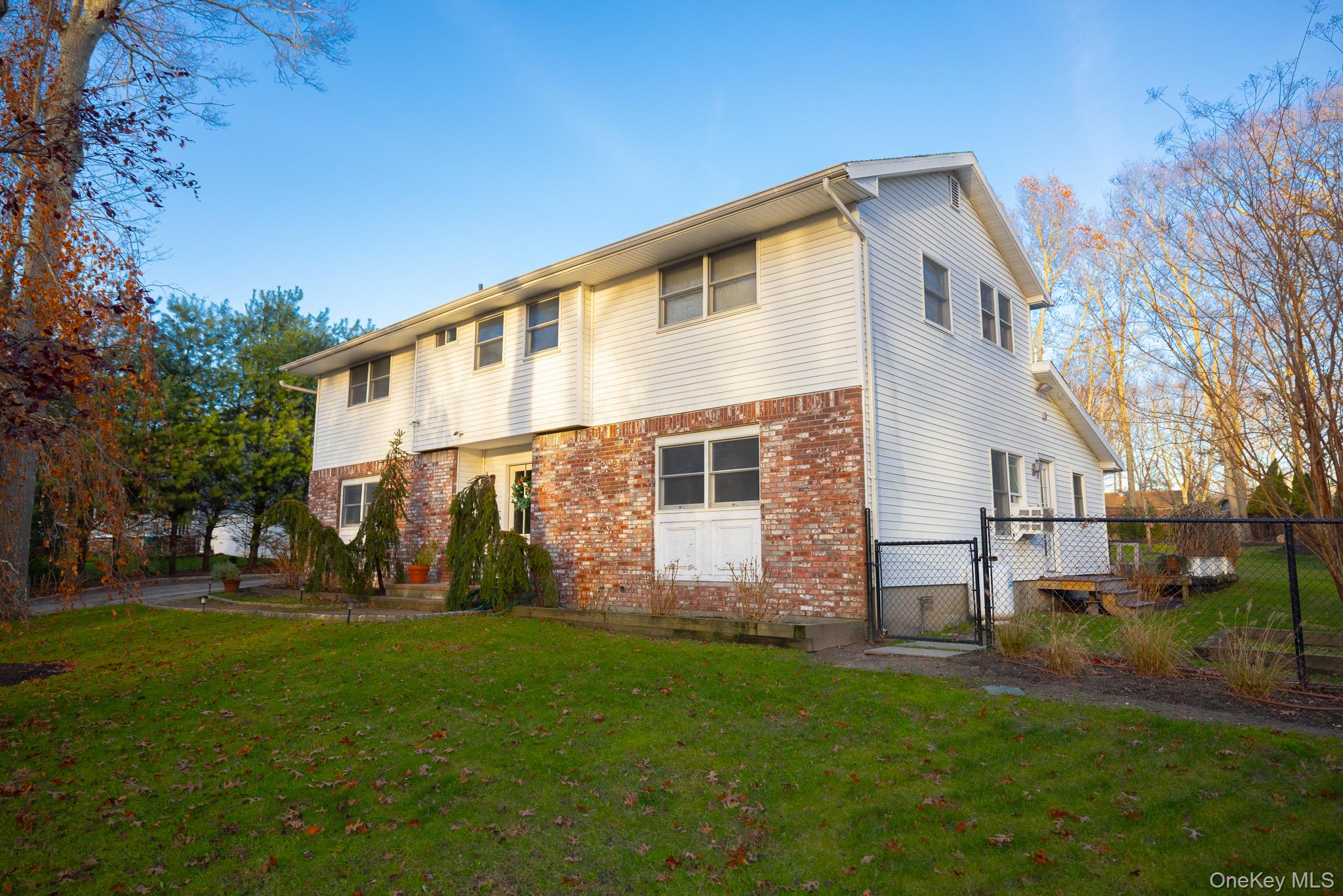 94 Kings Dr, Riverhead, NY 11901, USA property photo