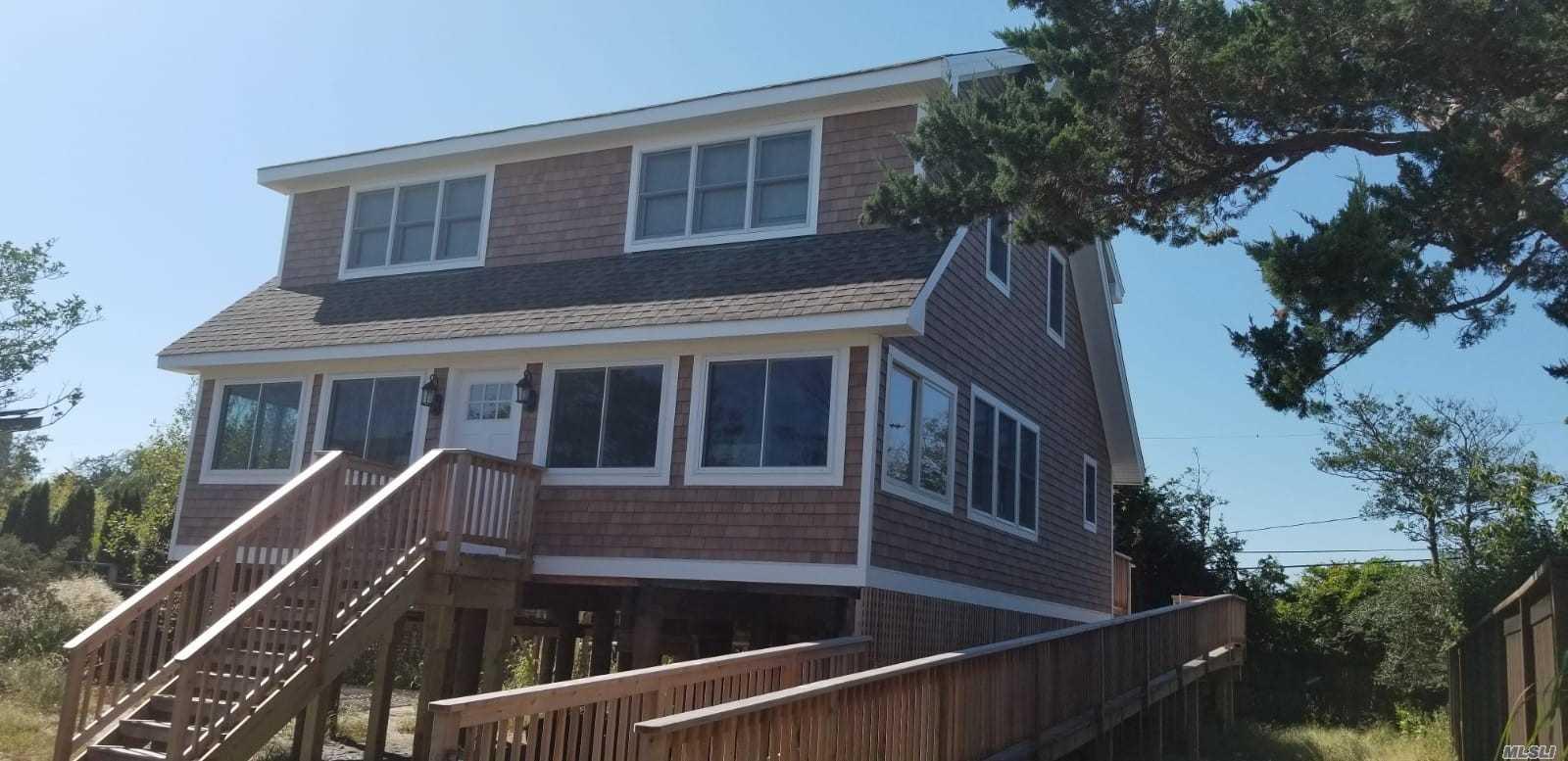 7 Crescent Walk Seaview, NY 11770 property photo