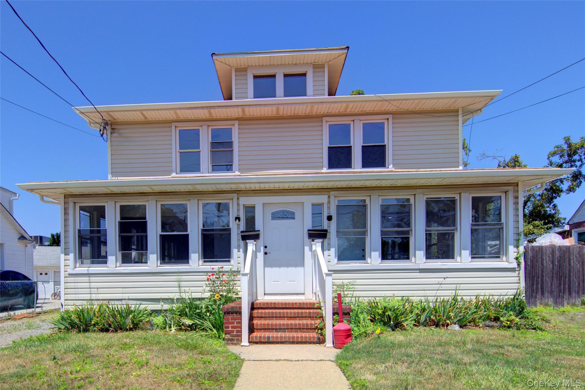 16 Roosevelt Ave, Hicksville, NY 11801, USA property photo
